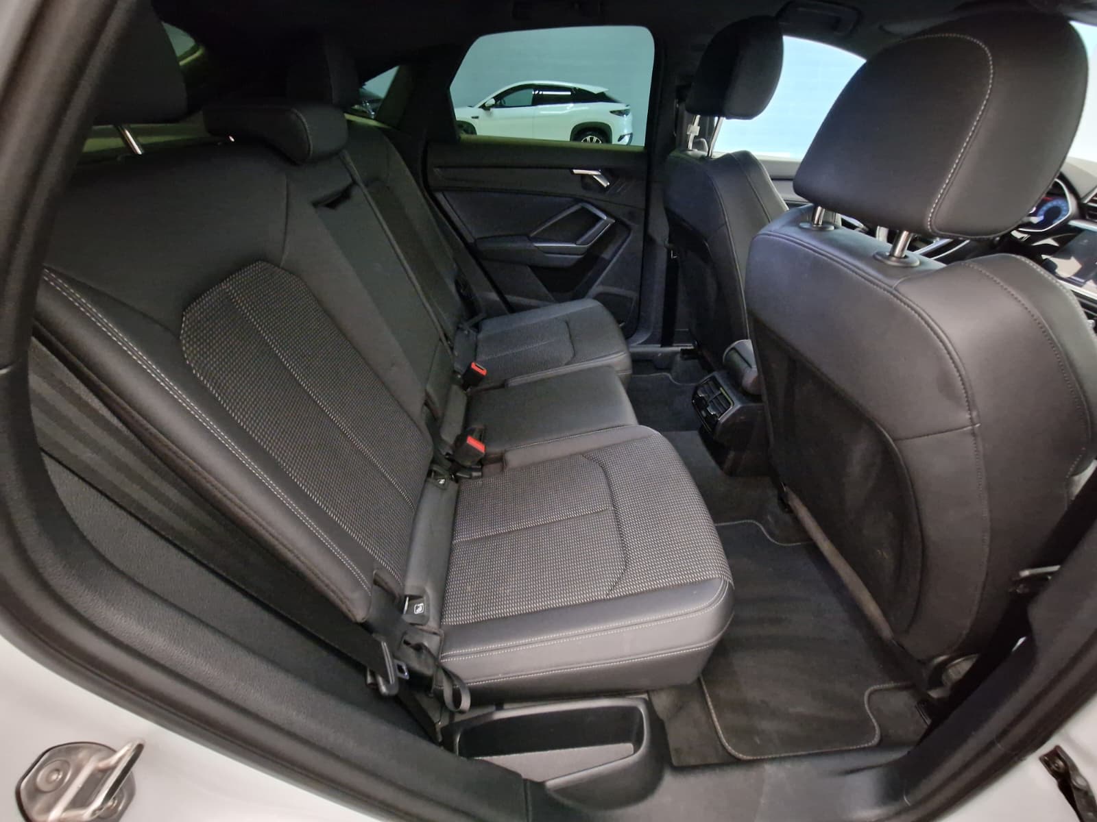 AUDI Q3 Sportback 35 TFSI Attraction S-tronic-image-13