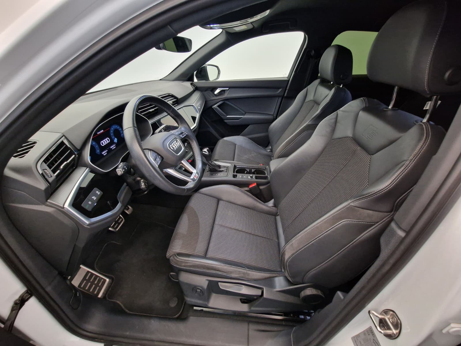 AUDI Q3 Sportback 35 TFSI Attraction S-tronic-image-10