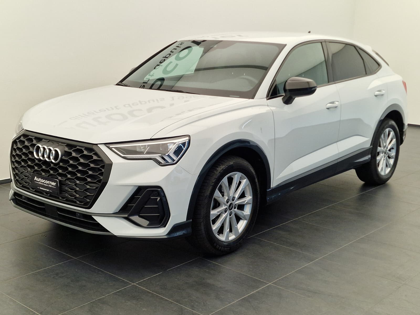 AUDI Q3 Sportback 35 TFSI Attraction S-tronic-image-2