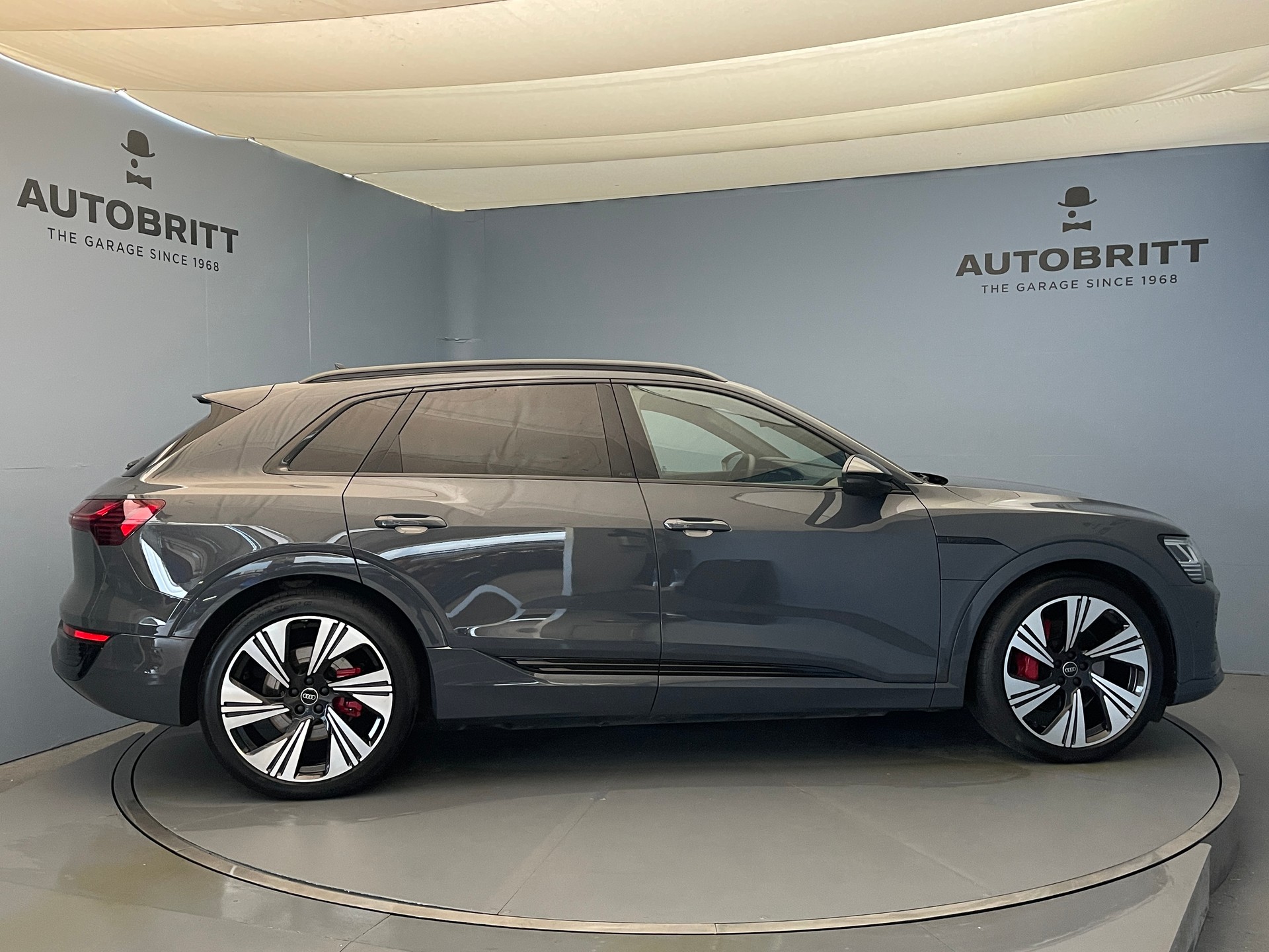 AUDI Q8 e-tron 50 S Line quattro-image-2