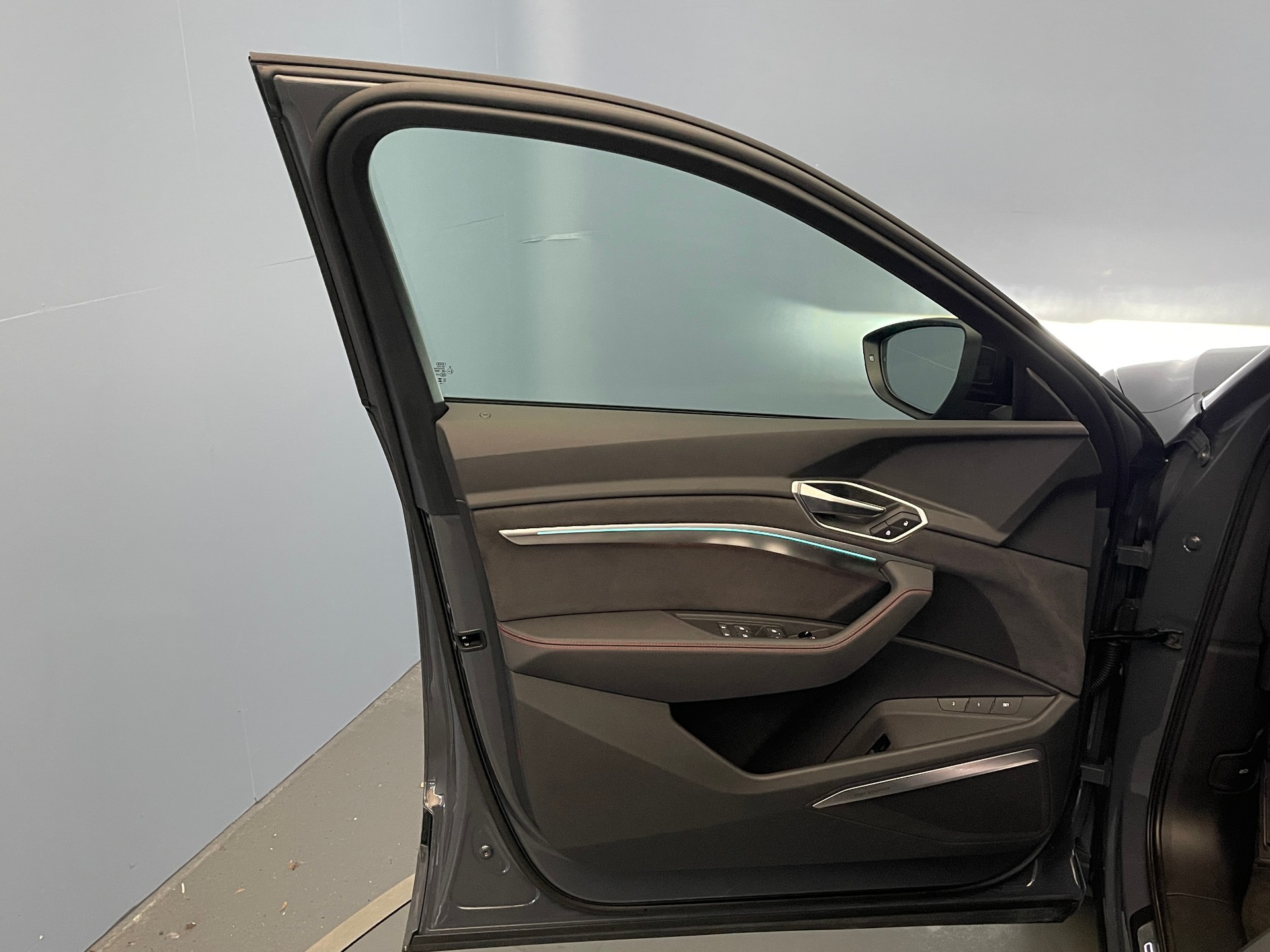 AUDI Q8 e-tron 50 S Line quattro-image-5