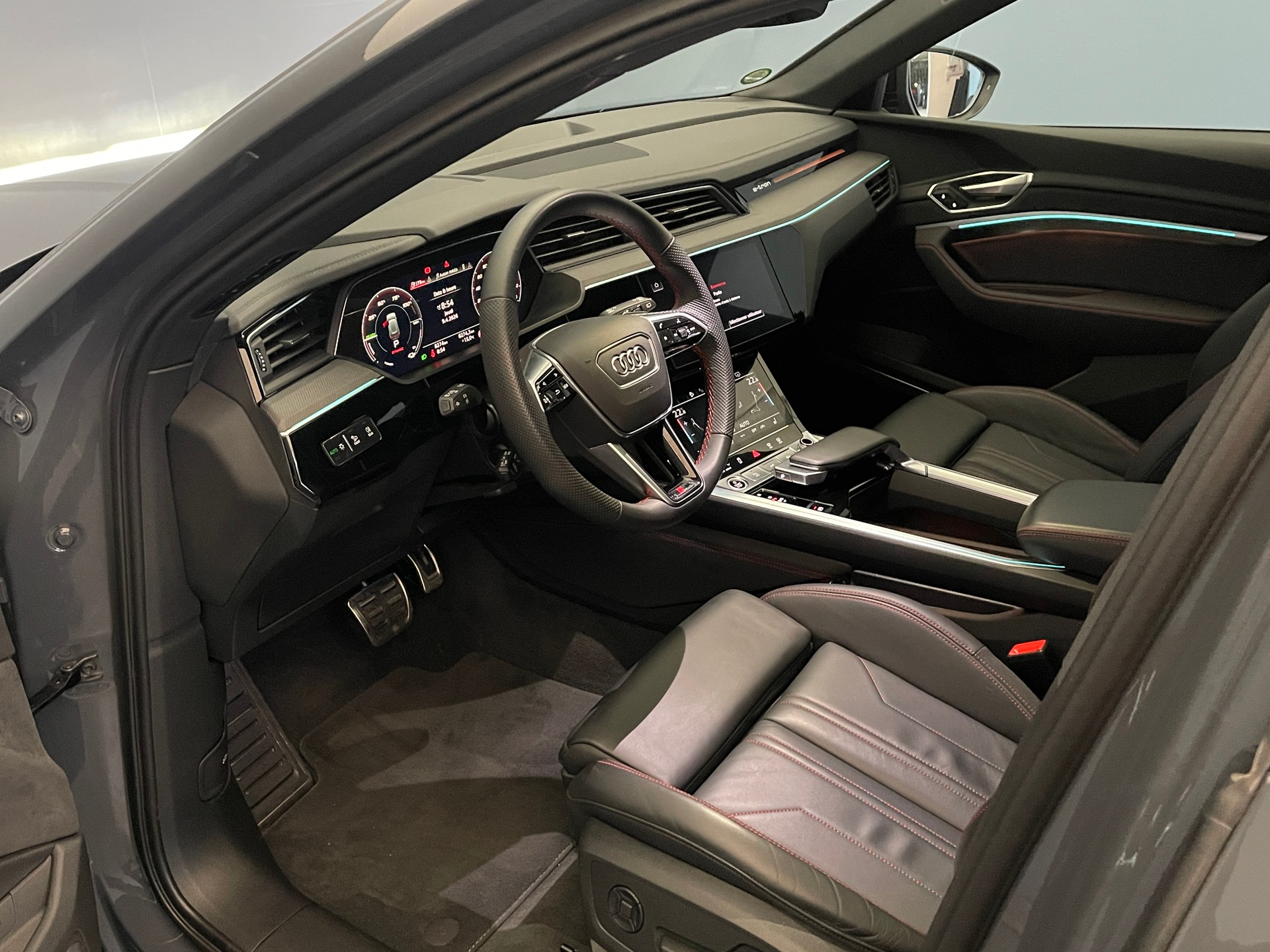 AUDI Q8 e-tron 50 S Line quattro-image-6