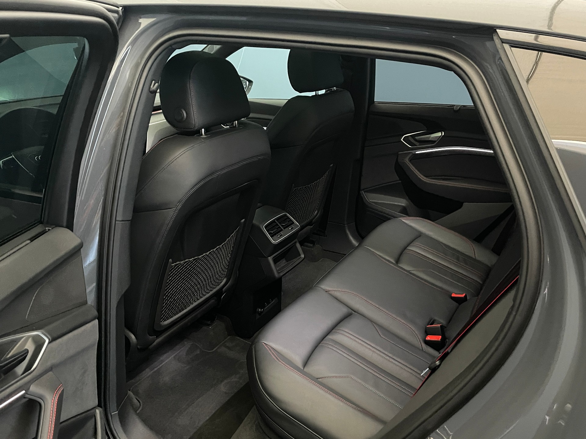 AUDI Q8 e-tron 50 S Line quattro-image-9