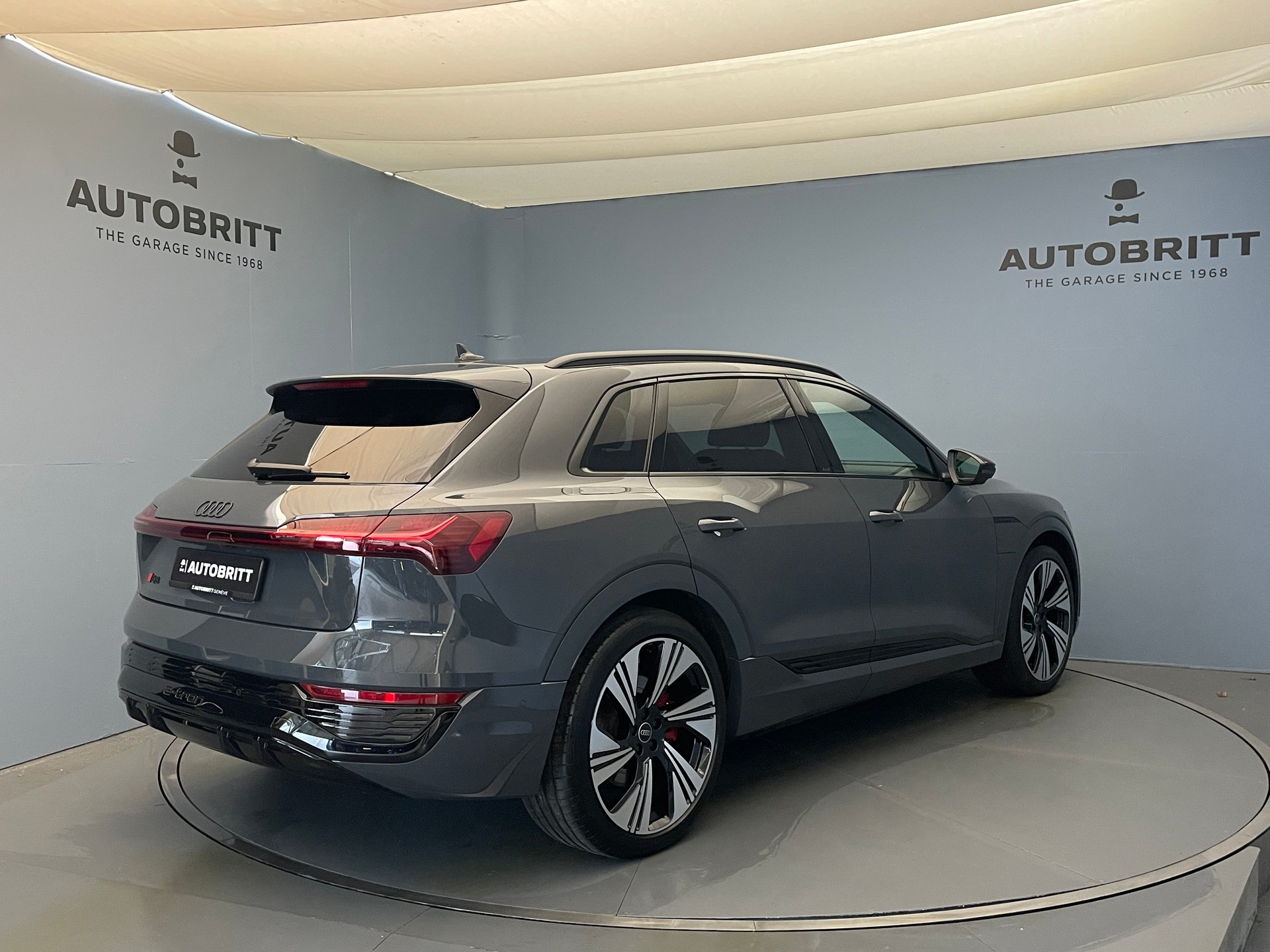AUDI Q8 e-tron 50 S Line quattro-image-3