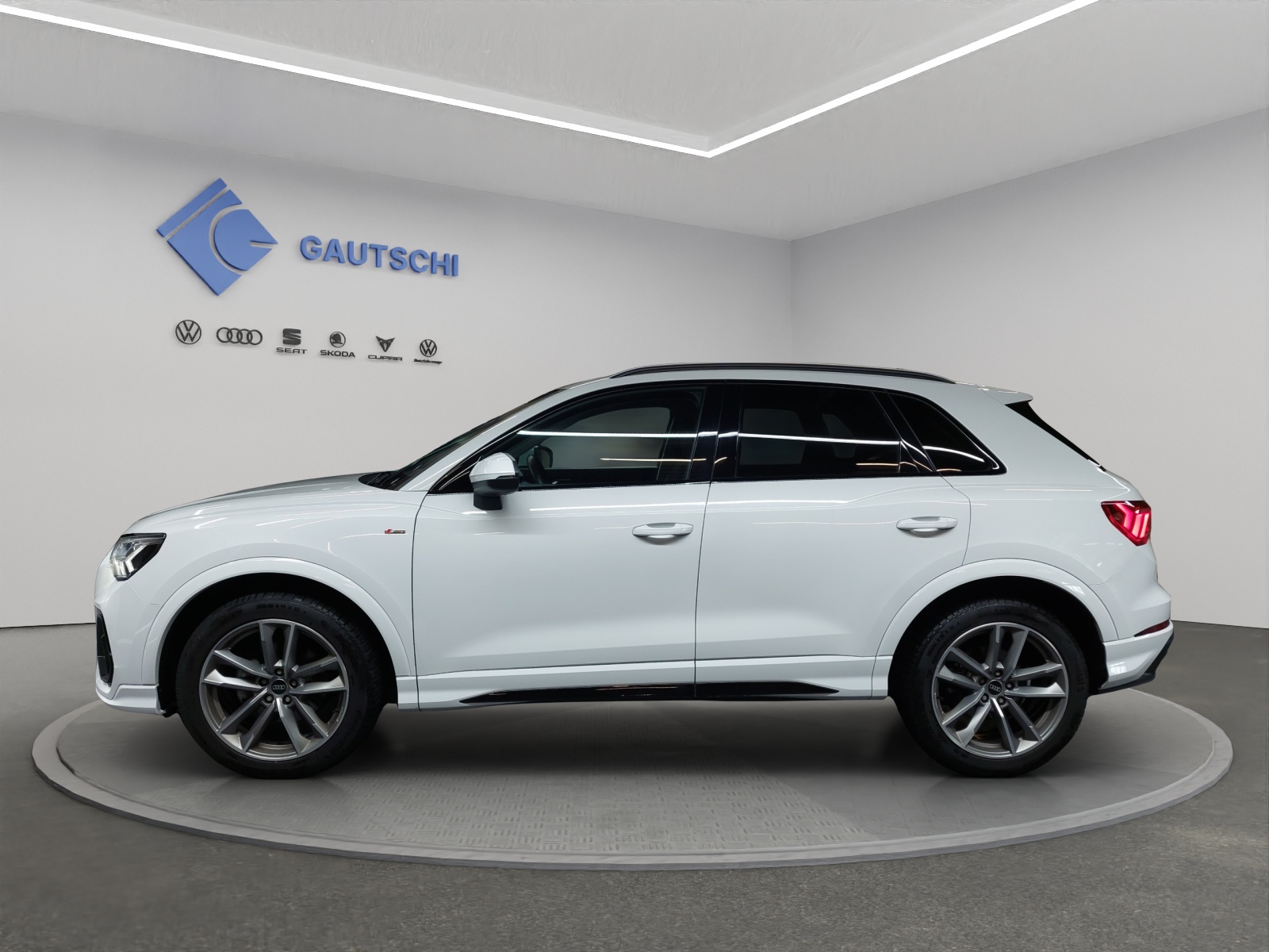 AUDI Q3 35 TDI S line quattro S-tronic-image-1