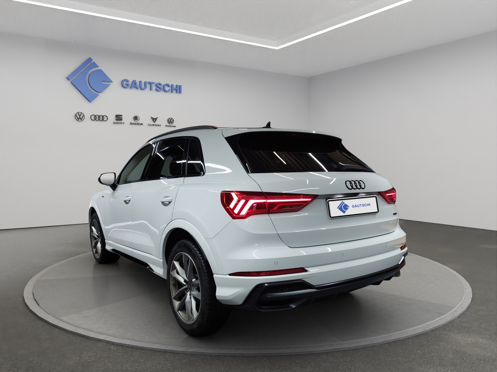 AUDI Q3 35 TDI S line quattro S-tronic-image-2