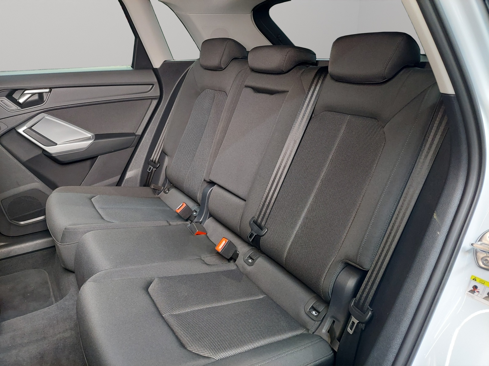 AUDI Q3 35 TDI S line quattro S-tronic-image-7
