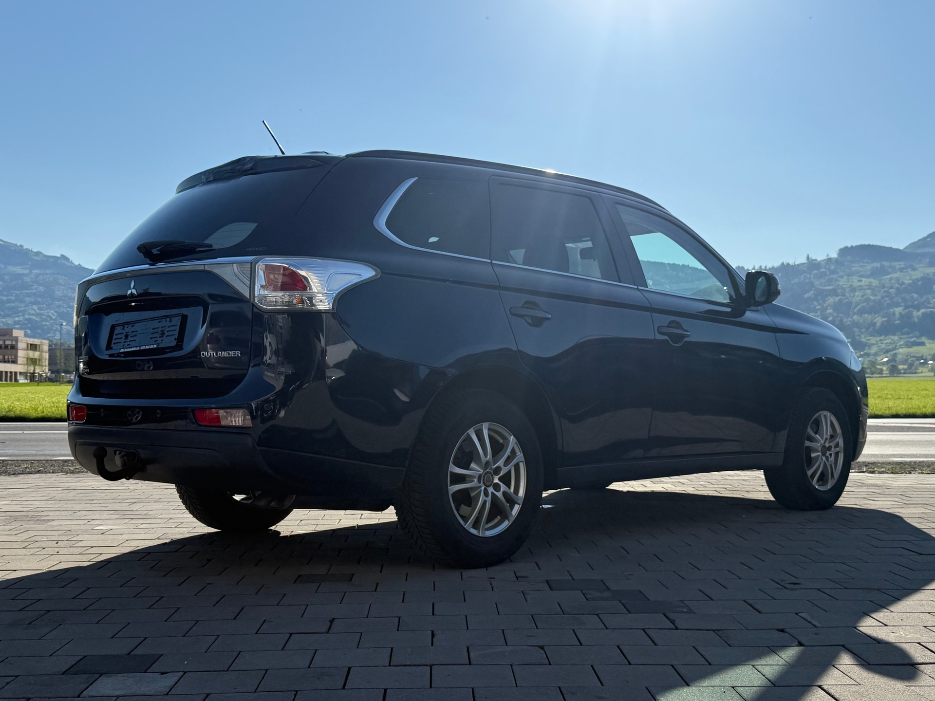 MITSUBISHI Outlander 2.2 DID Intense 4WD Automatic-image-5