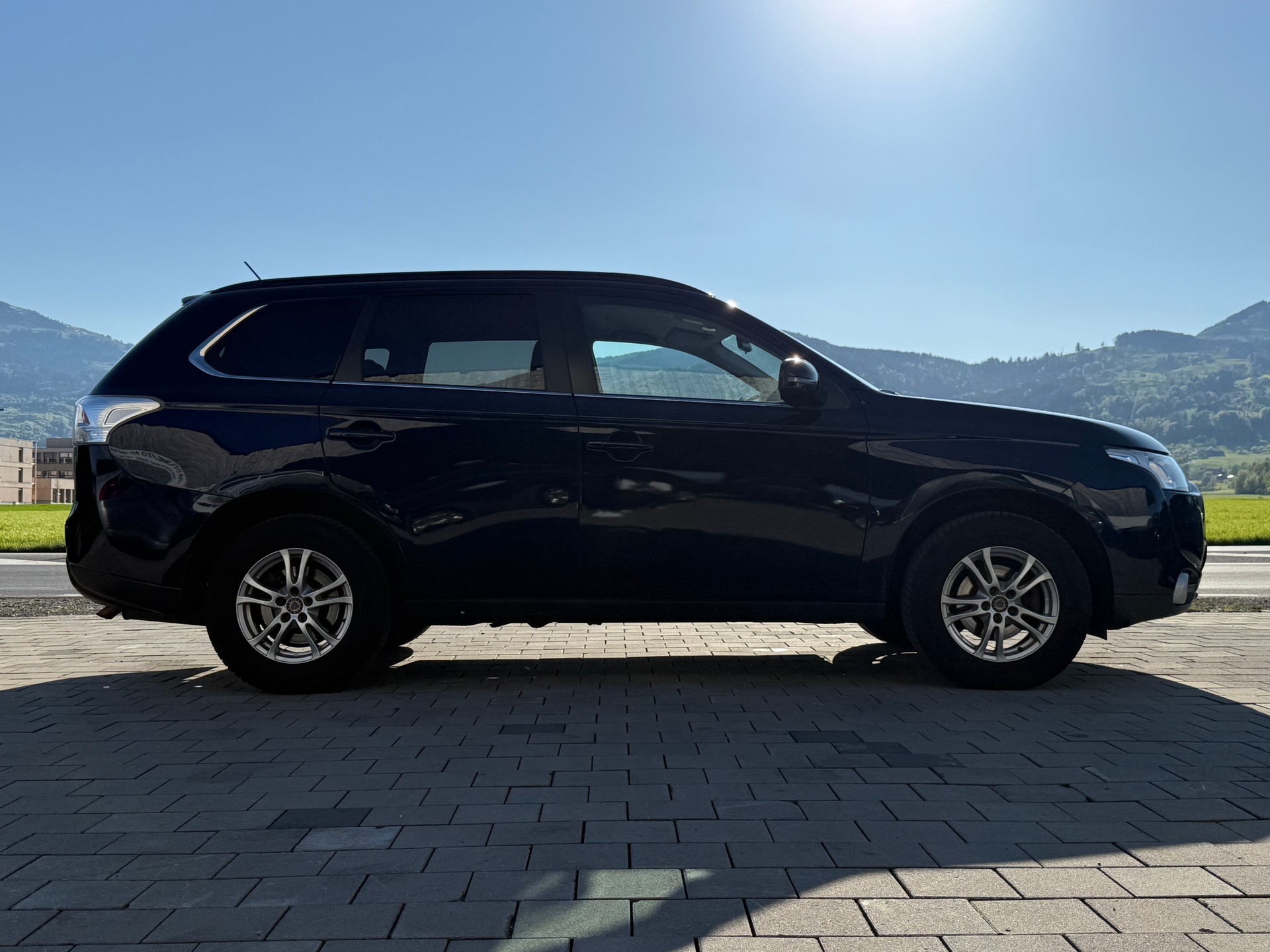 MITSUBISHI Outlander 2.2 DID Intense 4WD Automatic-image-4