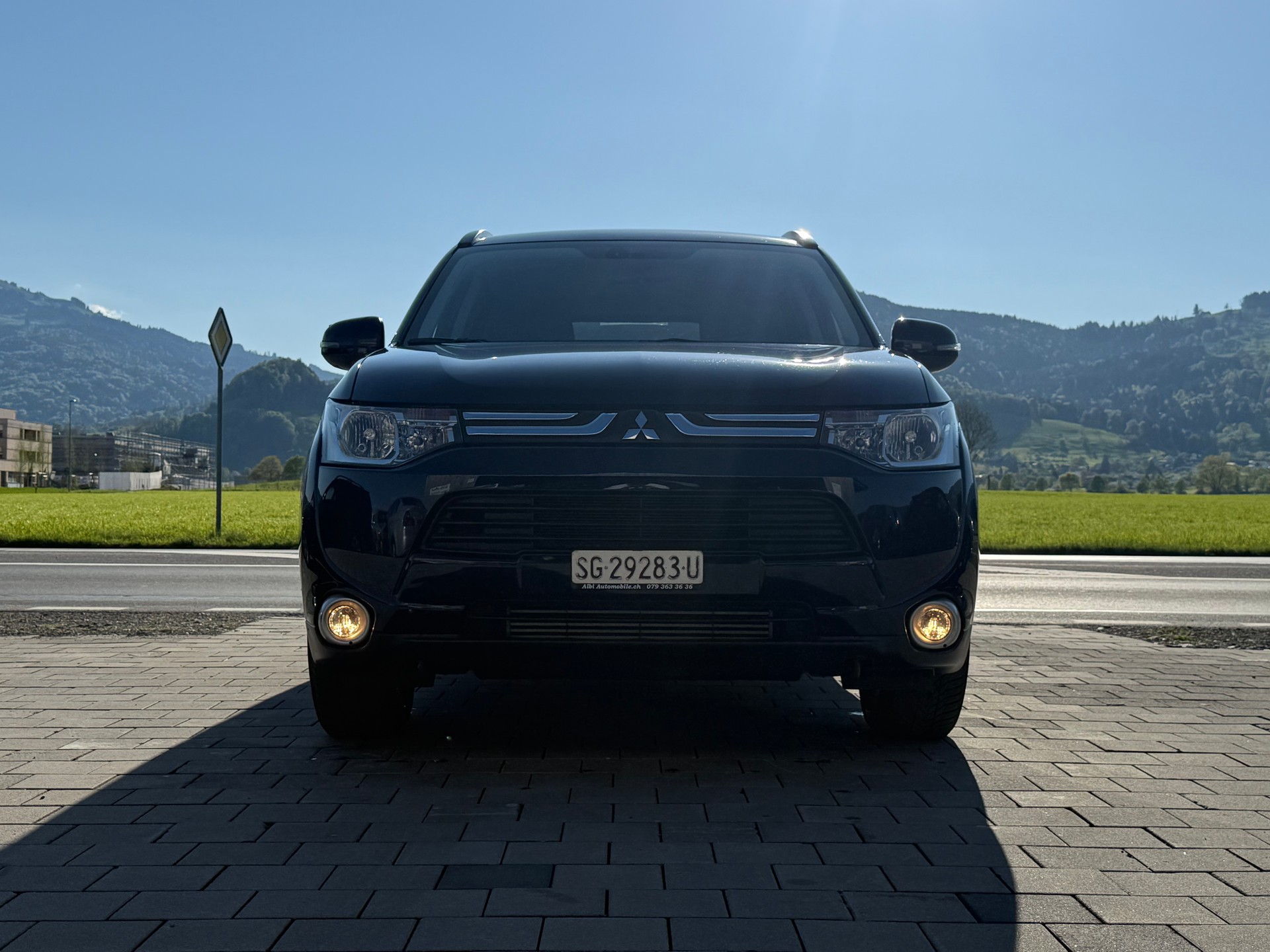 MITSUBISHI Outlander 2.2 DID Intense 4WD Automatic-image-2