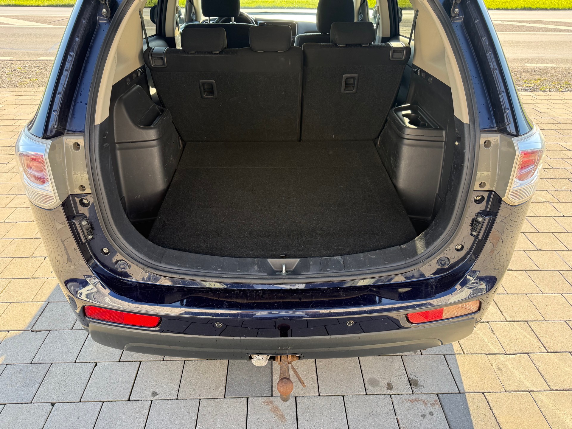 MITSUBISHI Outlander 2.2 DID Intense 4WD Automatic-image-8