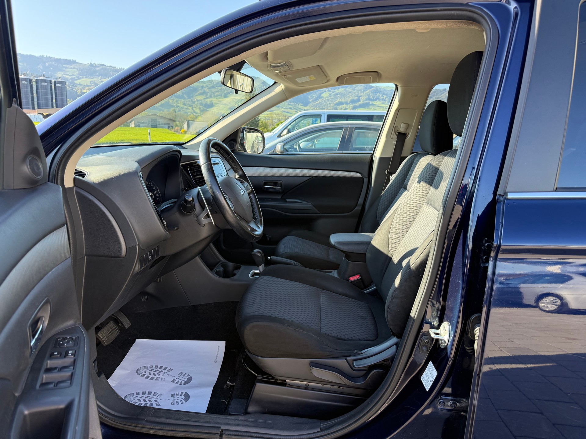 MITSUBISHI Outlander 2.2 DID Intense 4WD Automatic-image-10