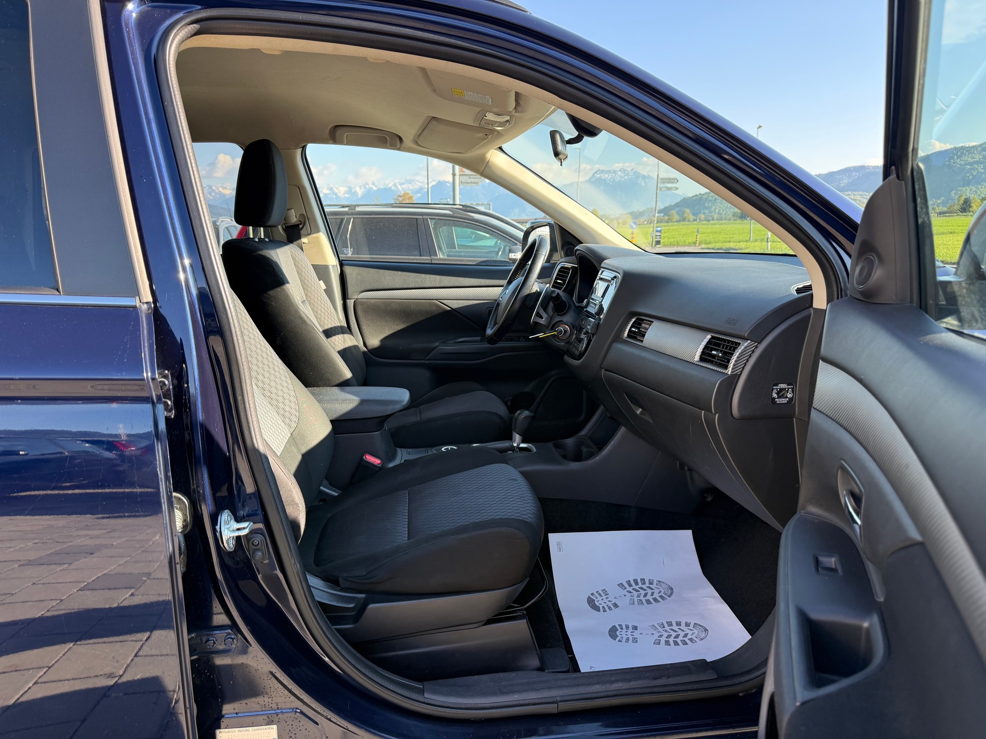 MITSUBISHI Outlander 2.2 DID Intense 4WD Automatic-image-12