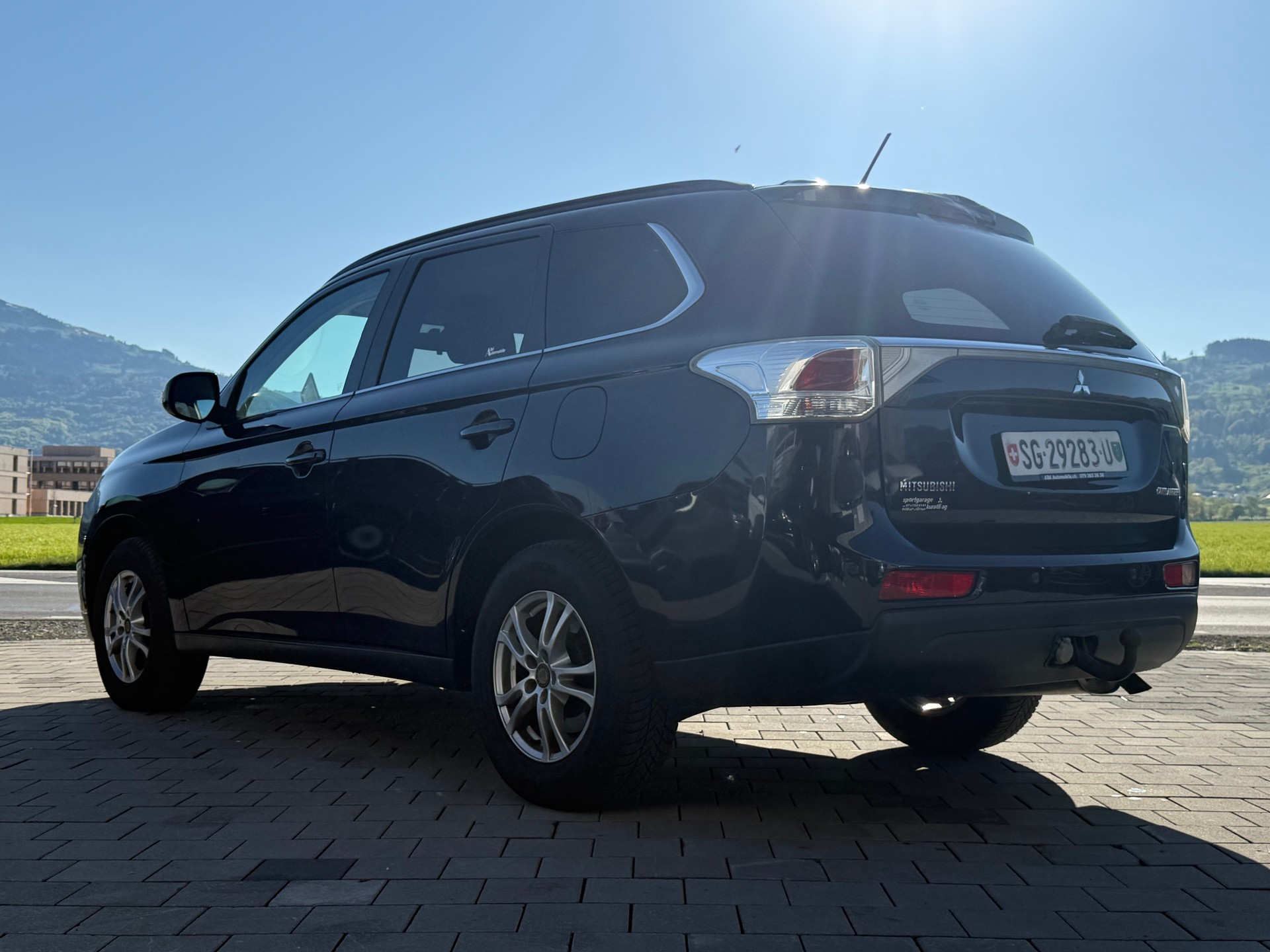MITSUBISHI Outlander 2.2 DID Intense 4WD Automatic-image-9