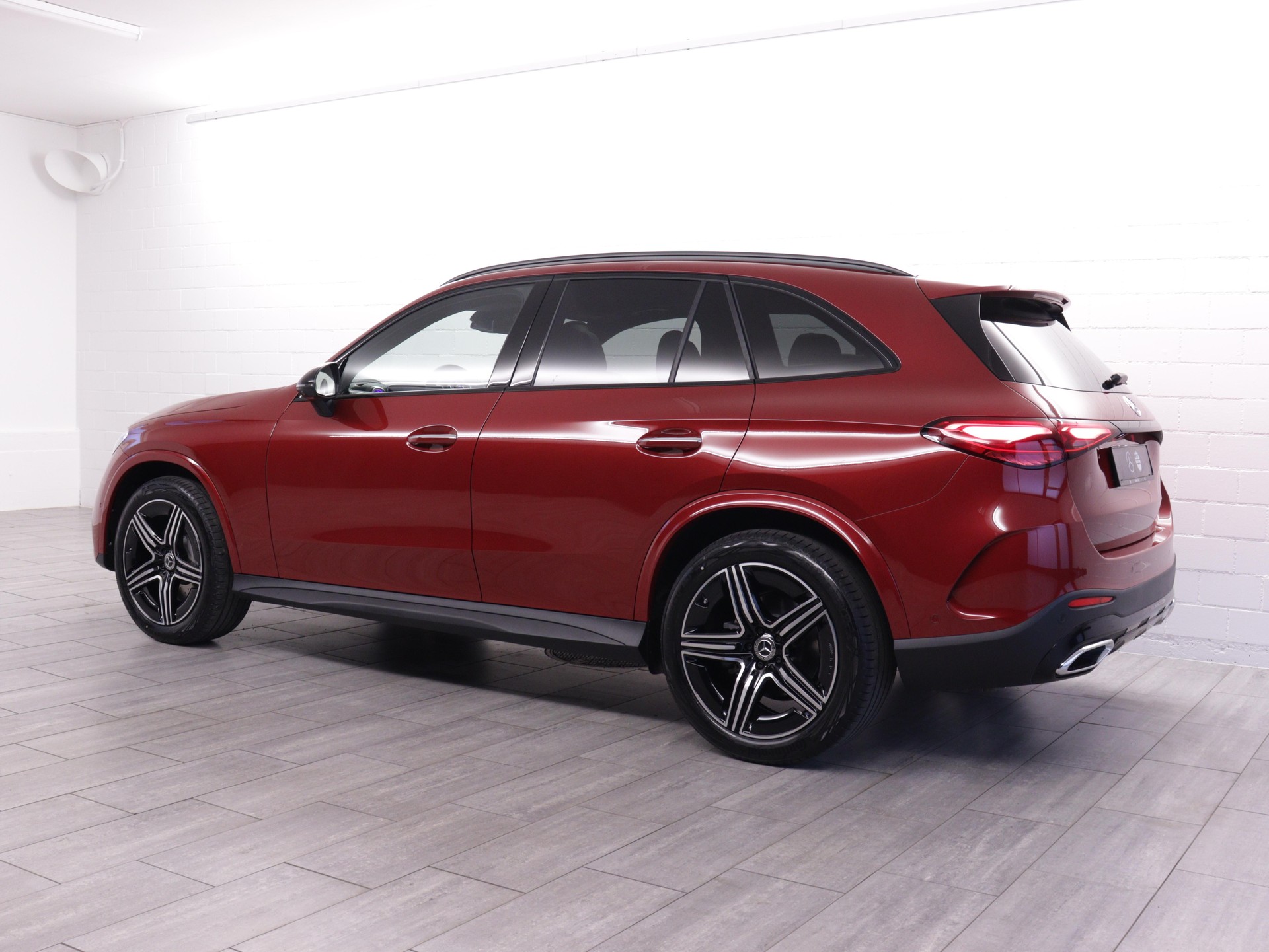 MERCEDES-BENZ GLC 220 d AMG Line 4matic-image-2