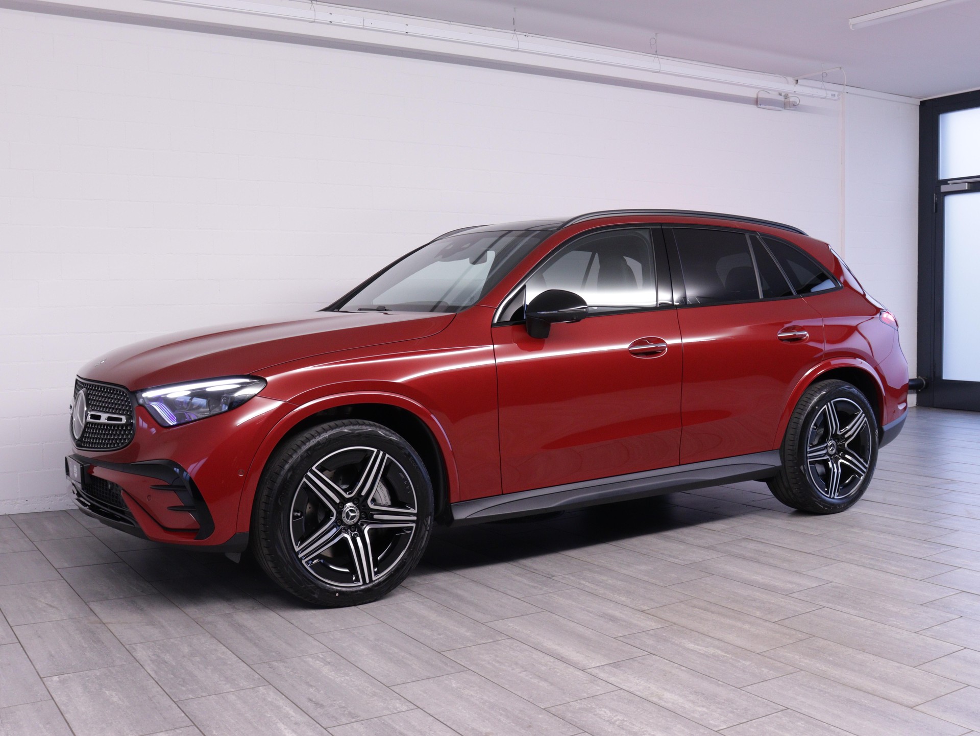 MERCEDES-BENZ GLC 220 d AMG Line 4matic-image-1