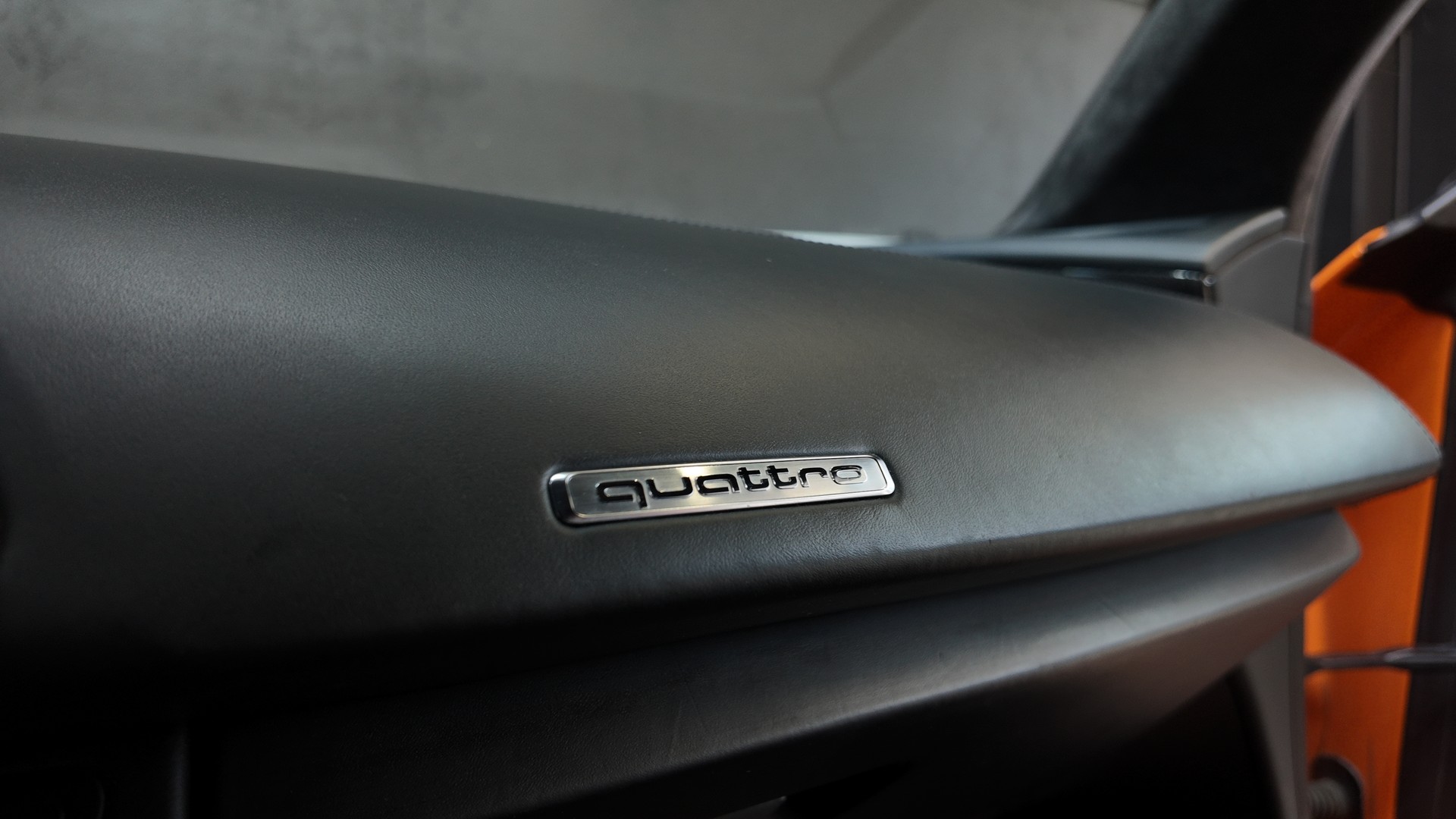 AUDI R8 Coupé 5.2 plus S-Tronic-image-17