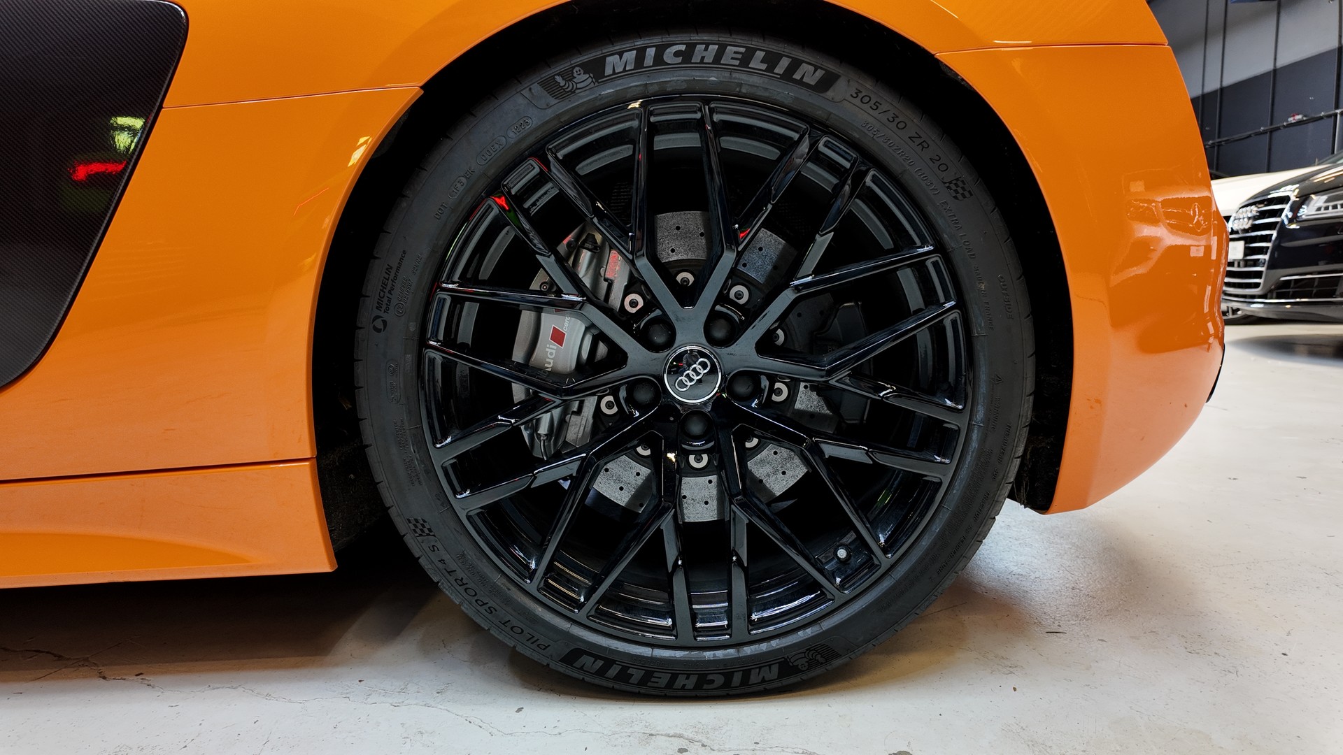 AUDI R8 Coupé 5.2 plus S-Tronic-image-18