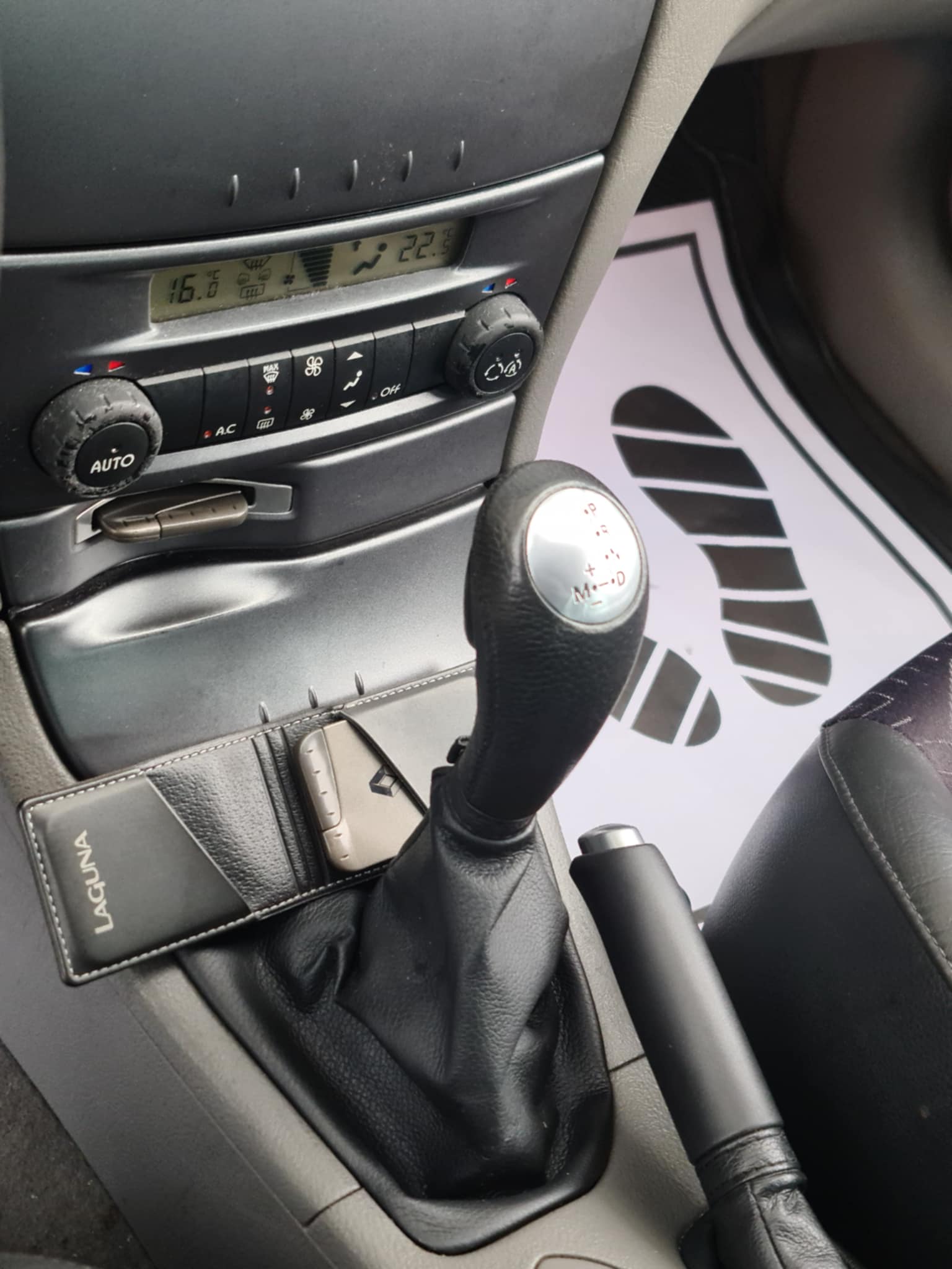 RENAULT Laguna 3.0 V6 24V Initiale Automatic-image-13
