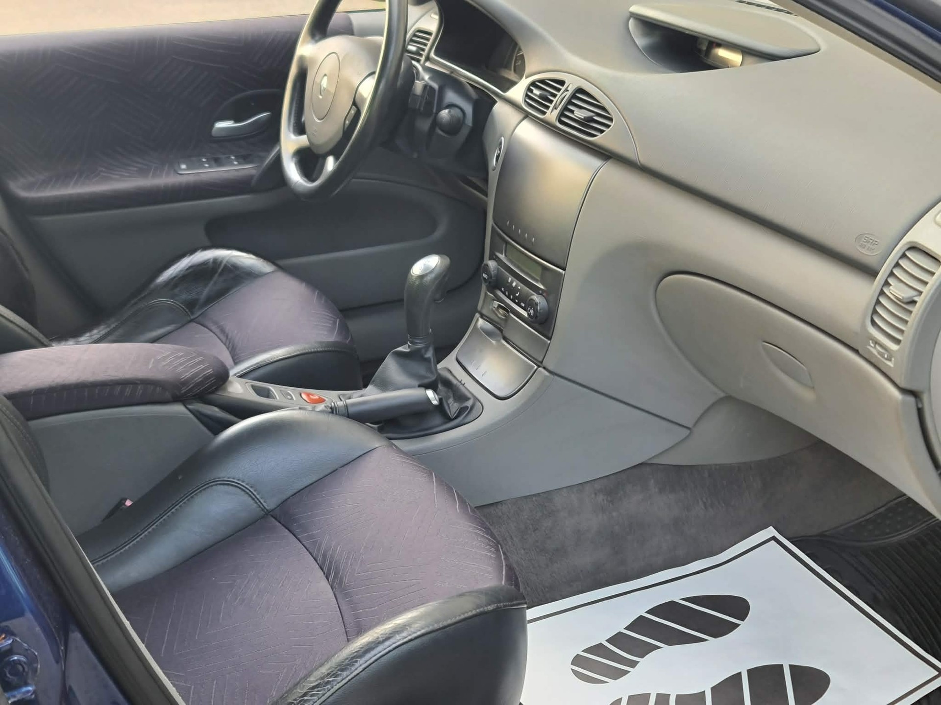 RENAULT Laguna 3.0 V6 24V Initiale Automatic-image-14