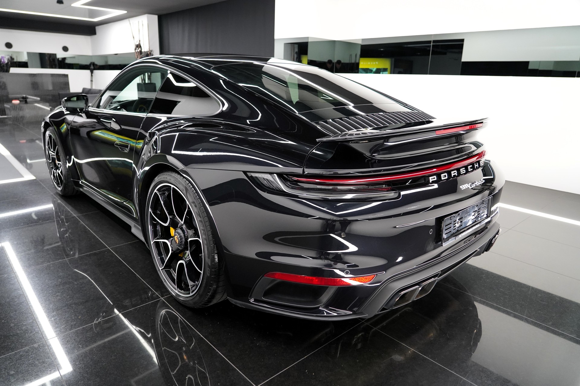 PORSCHE 911 Turbo S-image-4