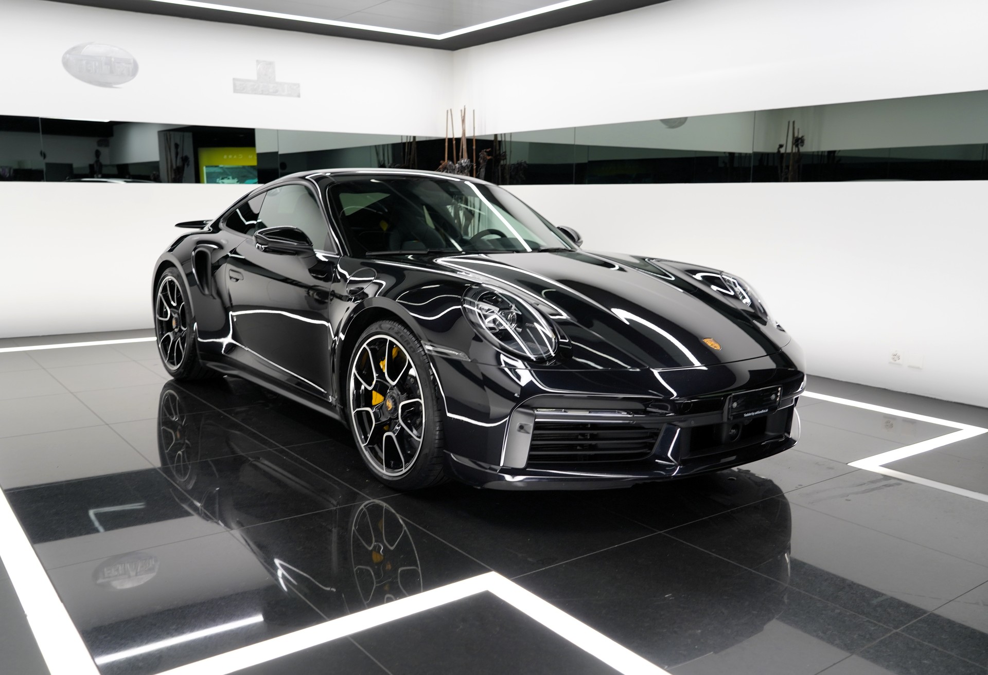 PORSCHE 911 Turbo S-showroom-element-1