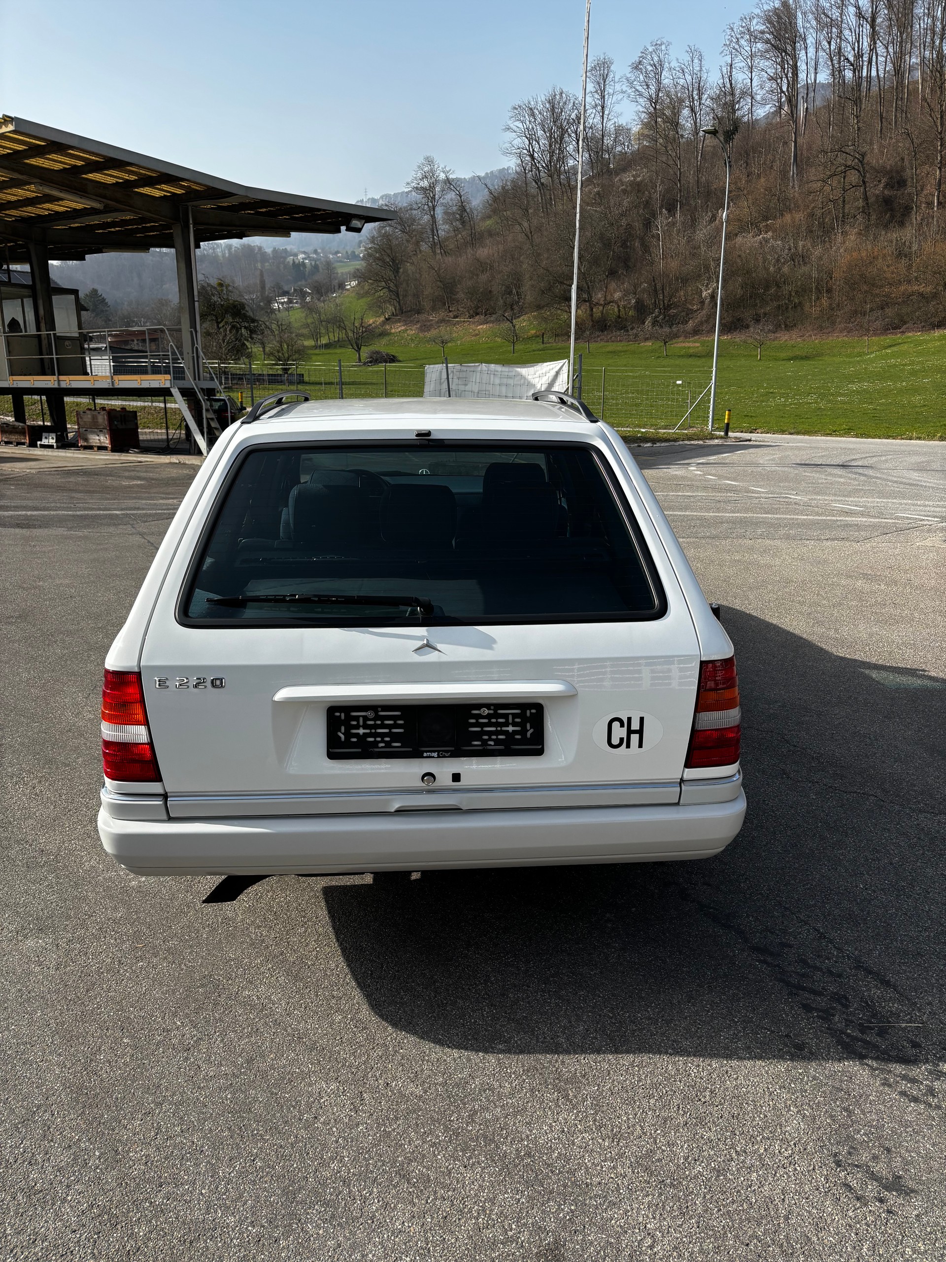 MERCEDES-BENZ E 220-image-6