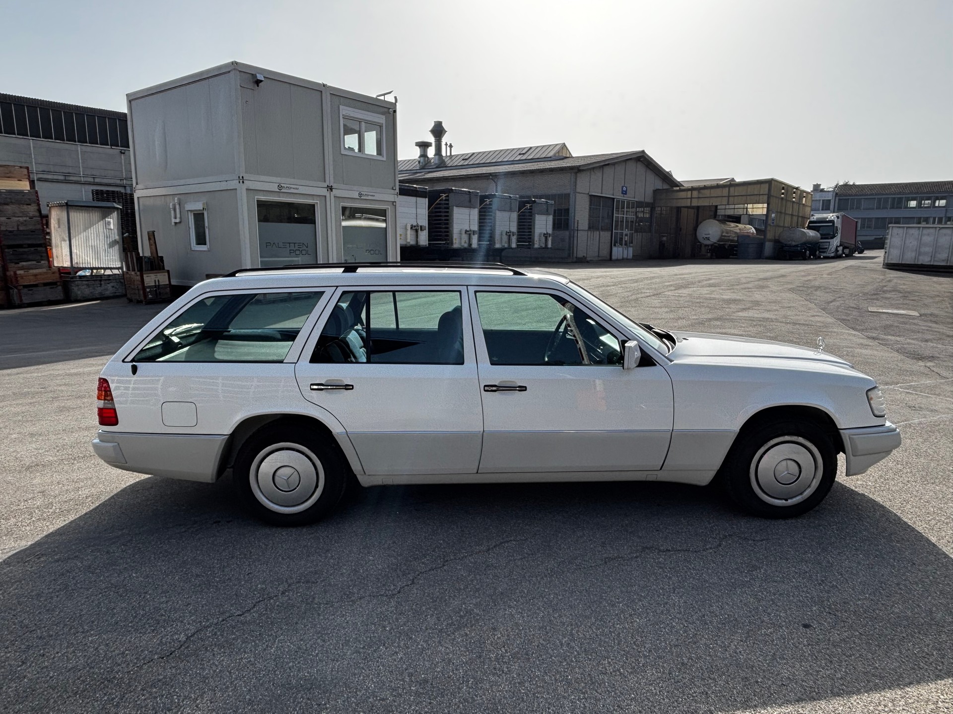 MERCEDES-BENZ E 220-image-3