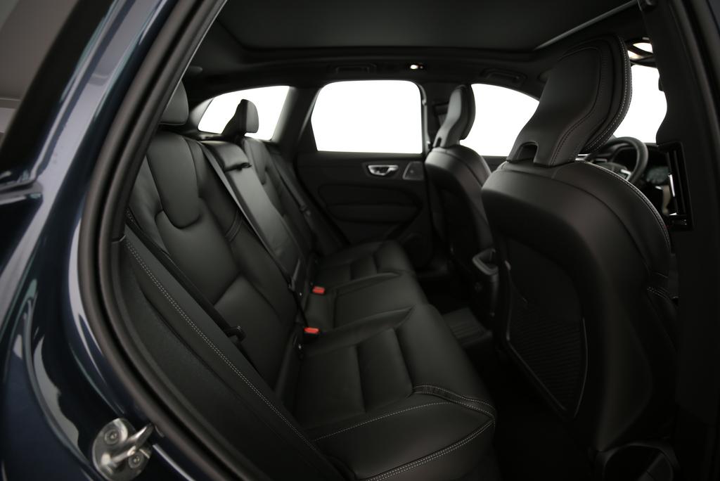 VOLVO XC60 2.0 T6 TE Black Edition eAWD-image-7
