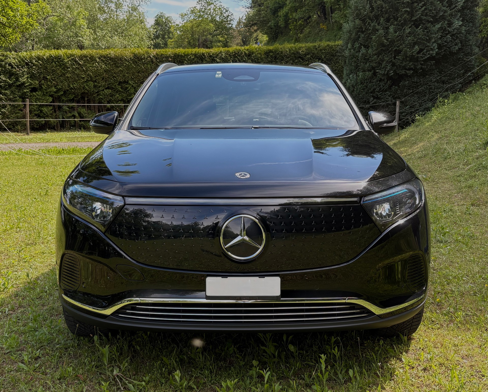 MERCEDES-BENZ EQA 300 Swiss Star Electric 4MATIC