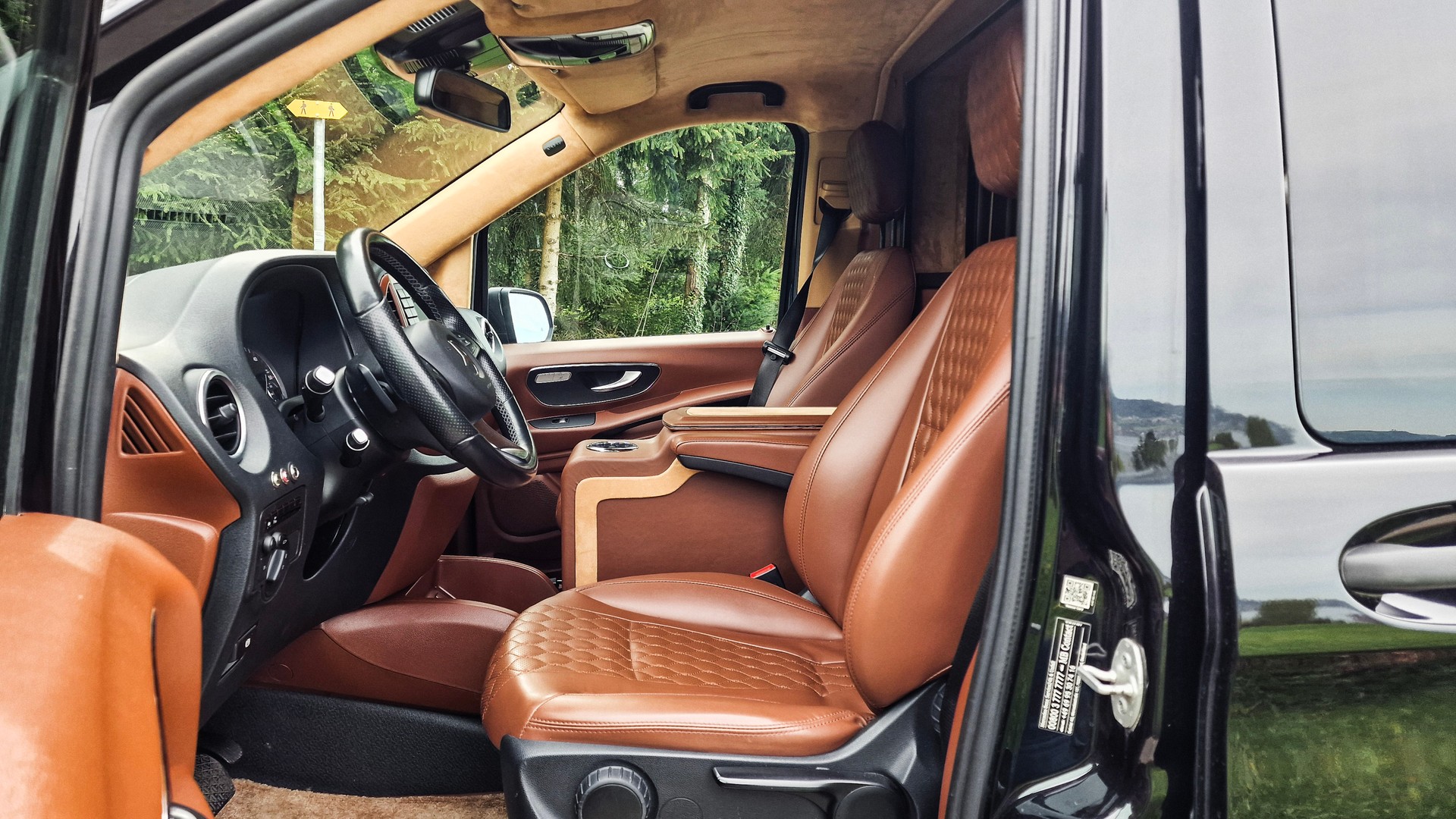 MERCEDES-BENZ 116 VIP-Bus Tourer L 7G-Tronic-image-9