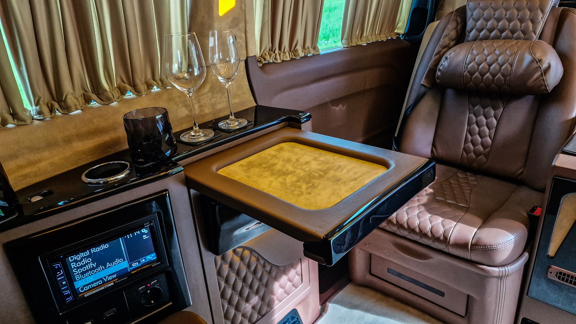 MERCEDES-BENZ 116 VIP-Bus Tourer L 7G-Tronic-image-17