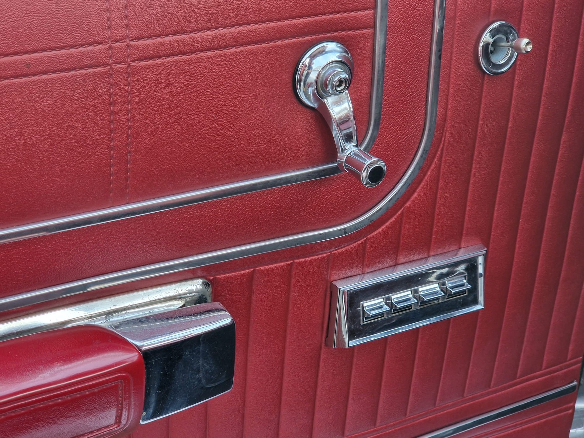 PLYMOUTH Sport Fury-image-8