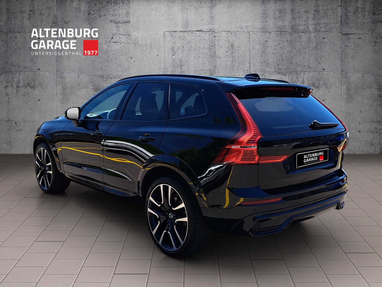 VOLVO XC60 2.0 B6 MH Ultimate Dark A-showroom-element-2