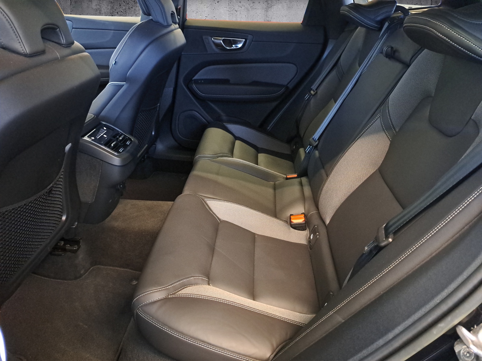 VOLVO XC60 2.0 B6 MH Ultimate Dark A-image-15