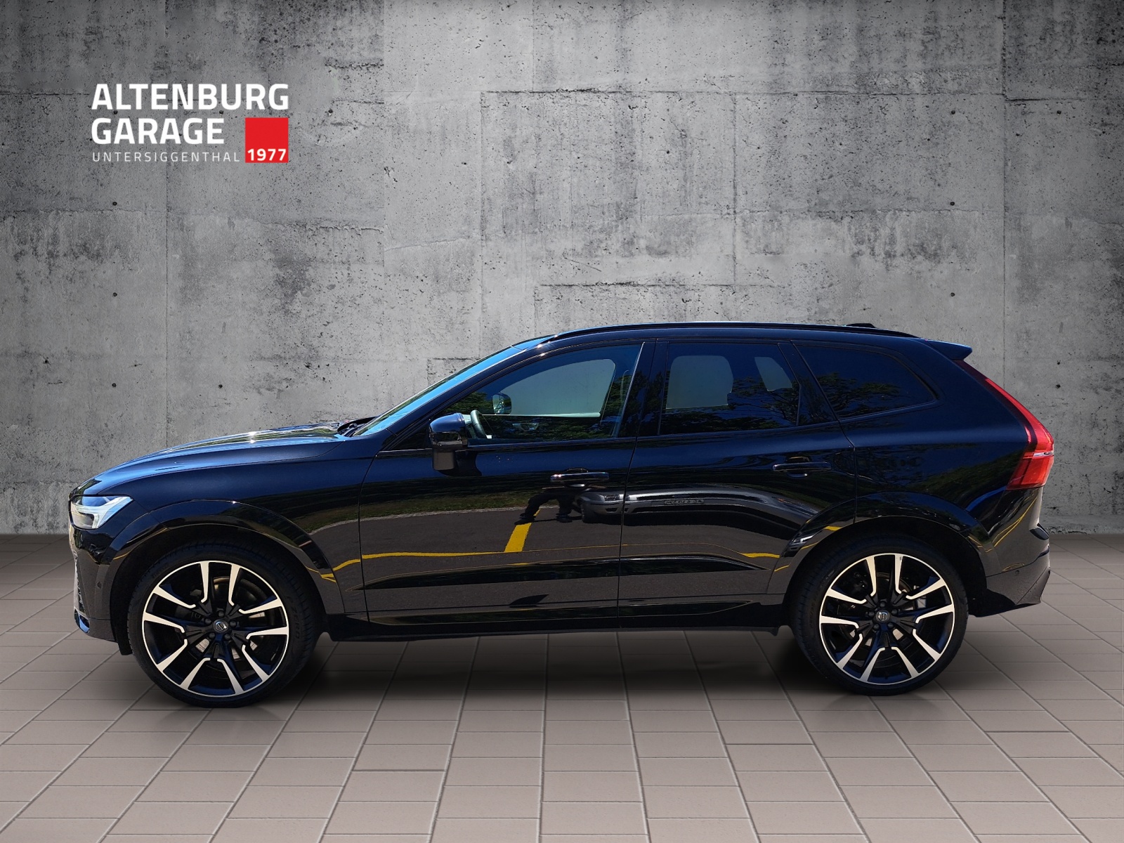 VOLVO XC60 2.0 B6 MH Ultimate Dark A-showroom-element-1