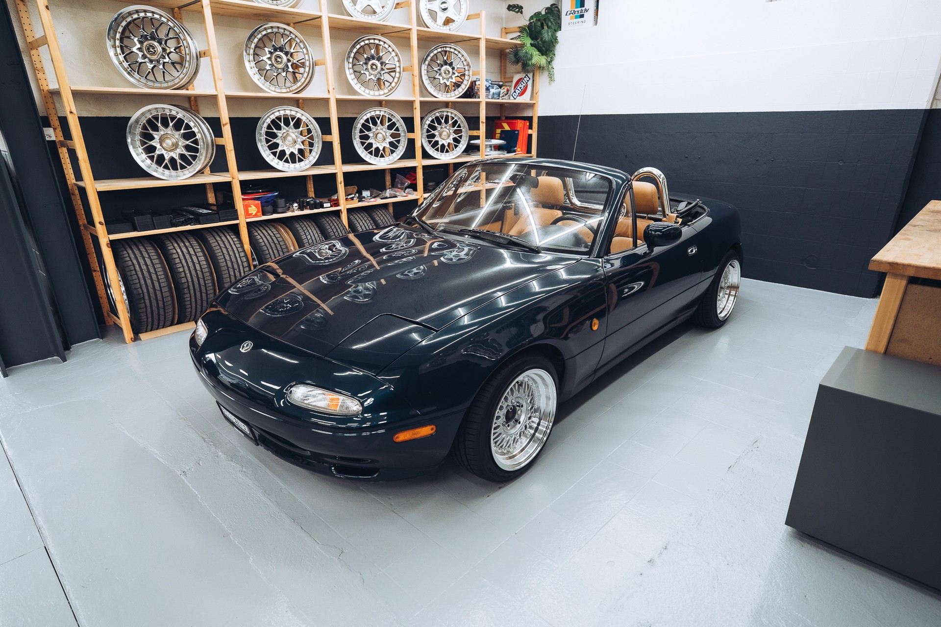 MAZDA MX-5 1.6i-16-image-1