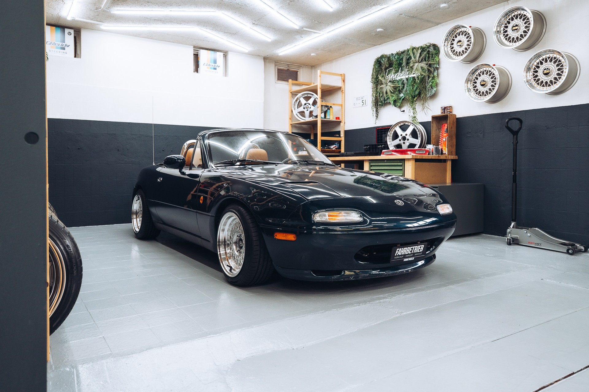 MAZDA MX-5 1.6i-16-image-5