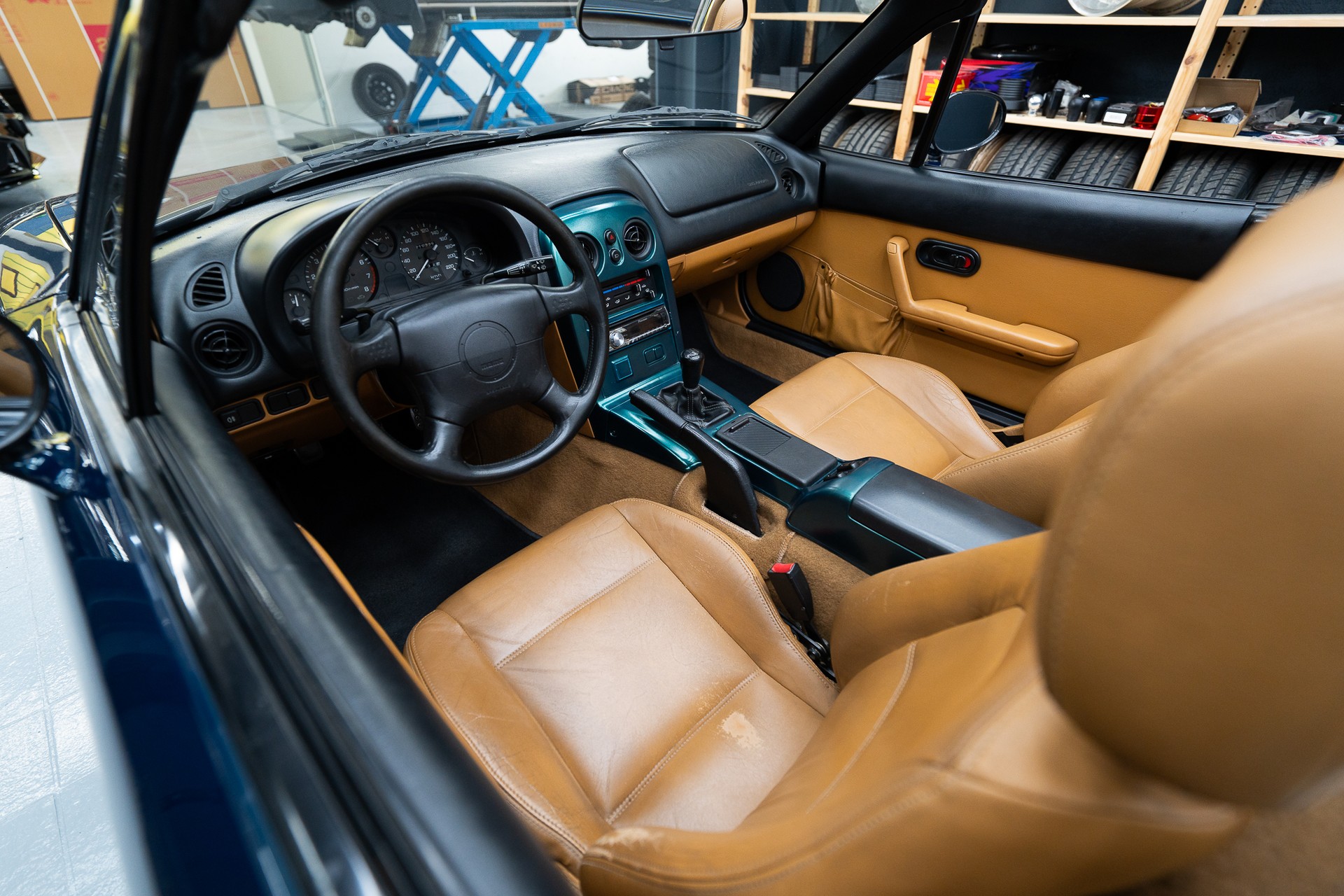 MAZDA MX-5 1.6i-16-image-10