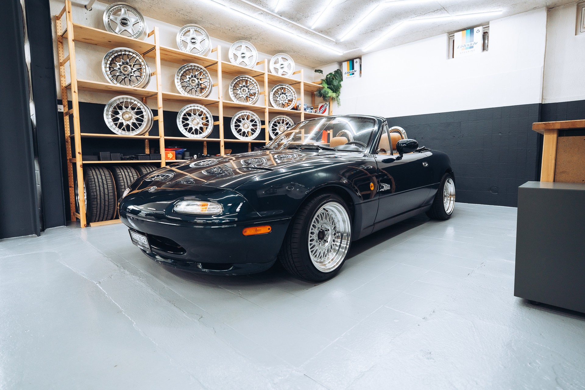 MAZDA MX-5 1.6i-16-image-0