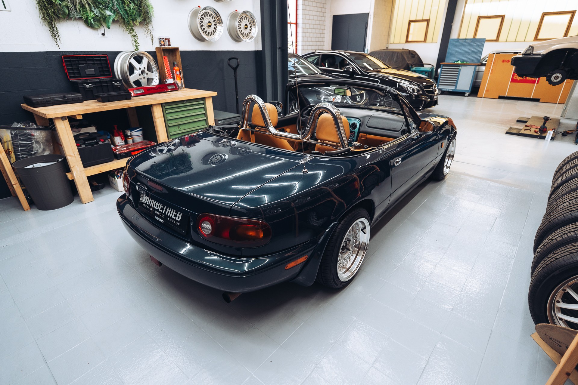 MAZDA MX-5 1.6i-16-image-6