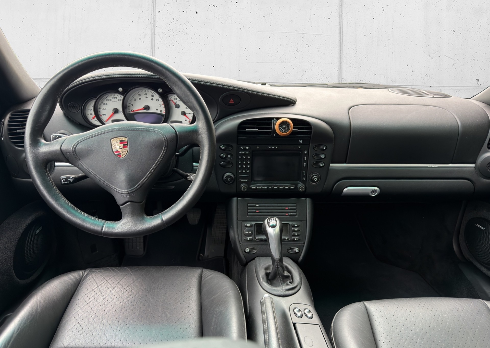 PORSCHE 911 Turbo-image-13