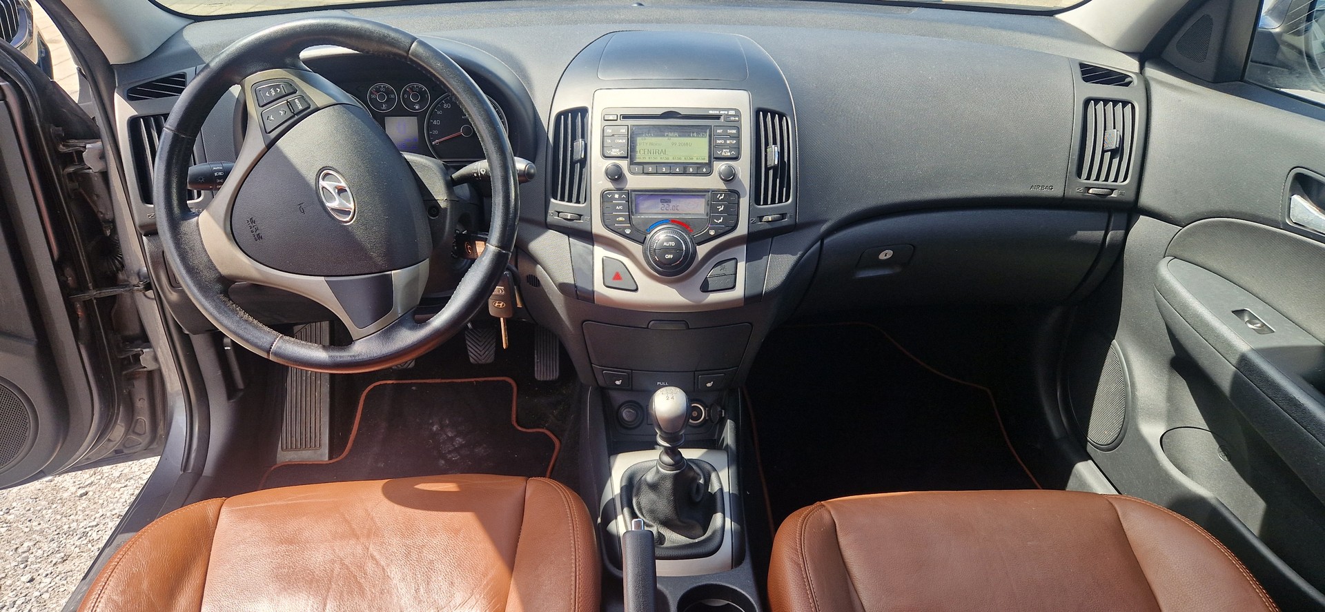 HYUNDAI i30 1.6 Swiss Plus Edition-image-7