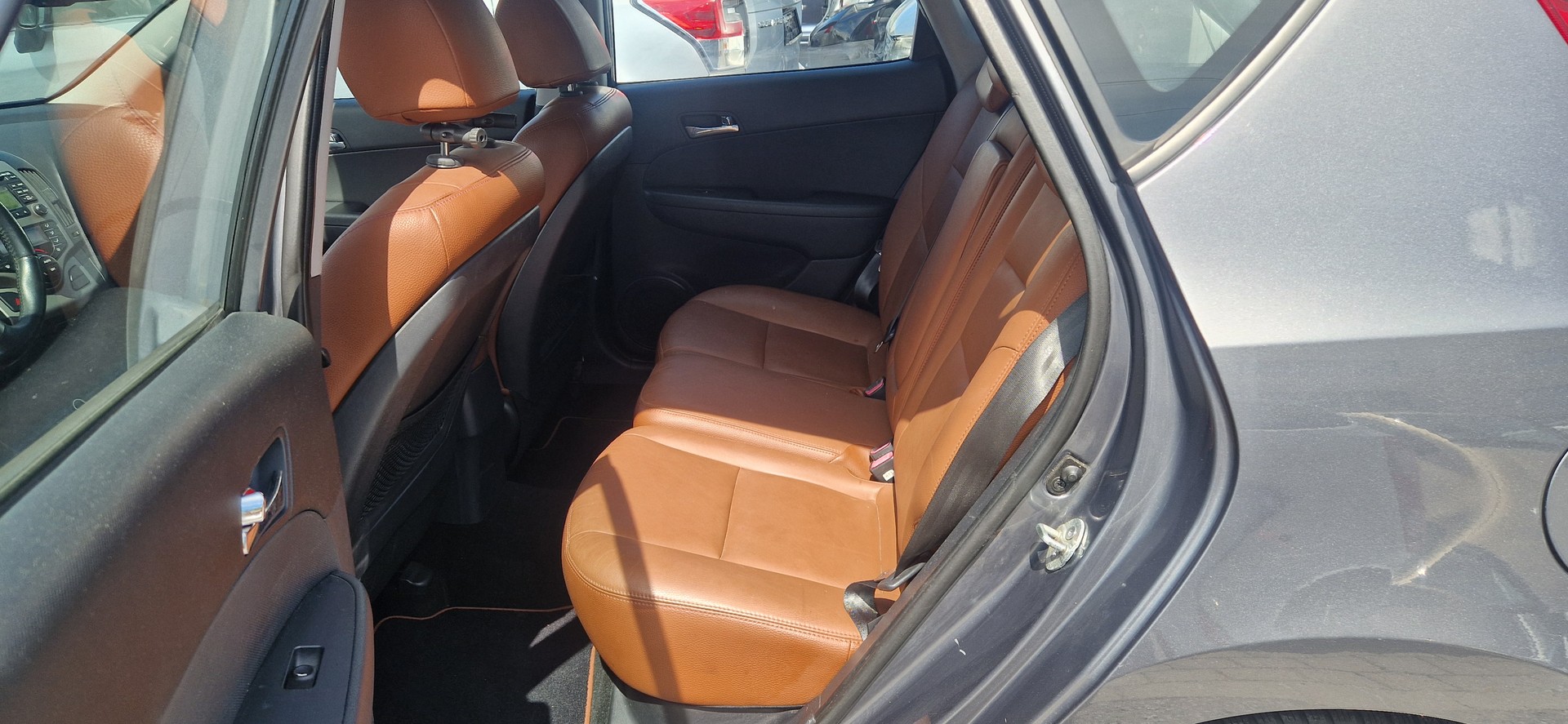 HYUNDAI i30 1.6 Swiss Plus Edition-image-6