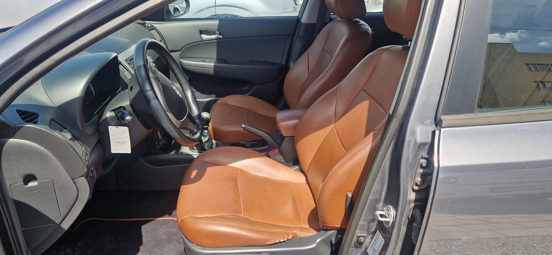 HYUNDAI i30 1.6 Swiss Plus Edition-image-5