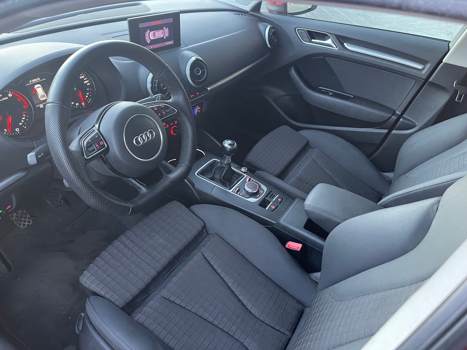 AUDI A3 Sportback 1.4 TFSI Attraction-image-12