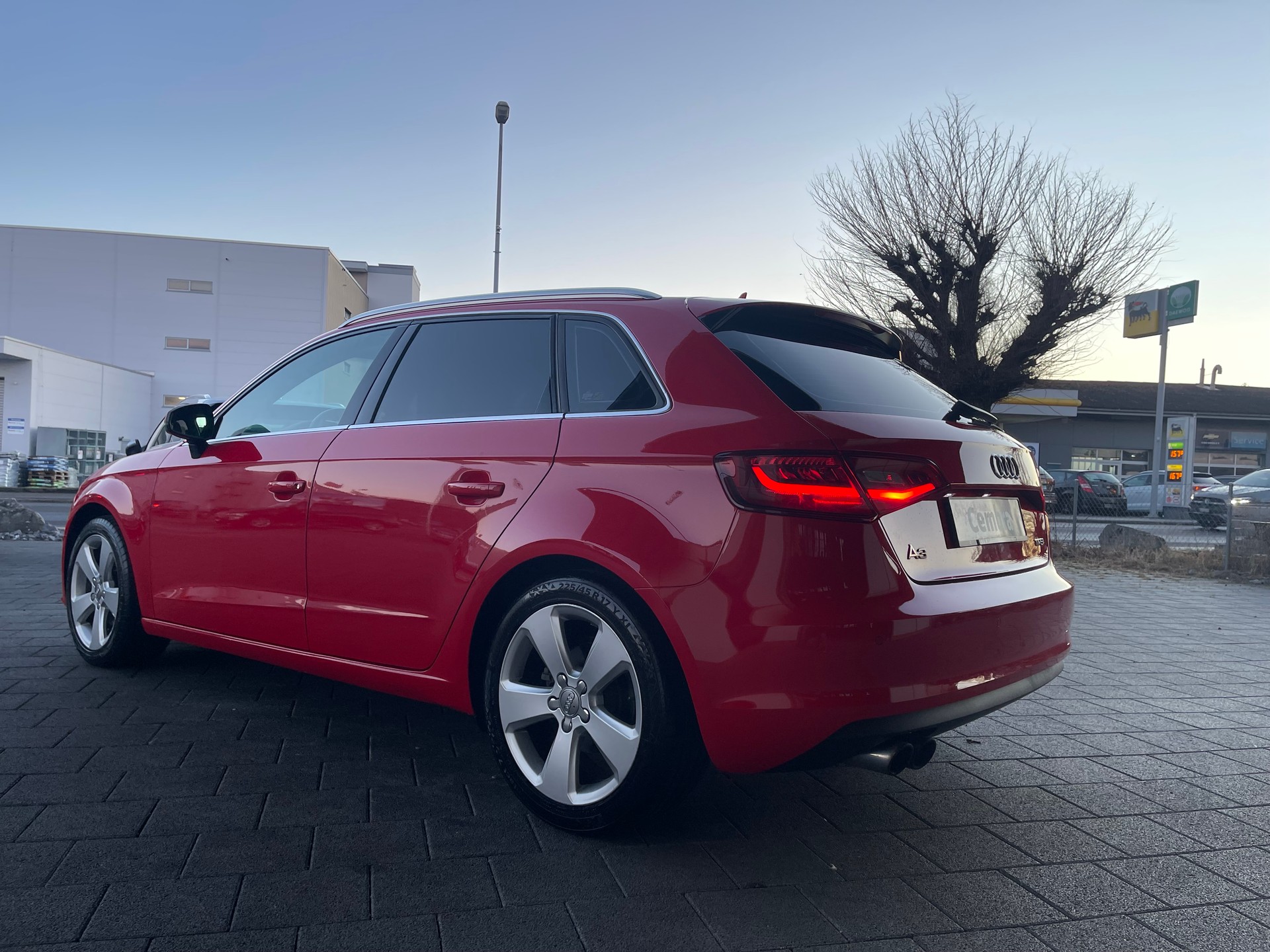 AUDI A3 Sportback 1.4 TFSI Attraction-image-4