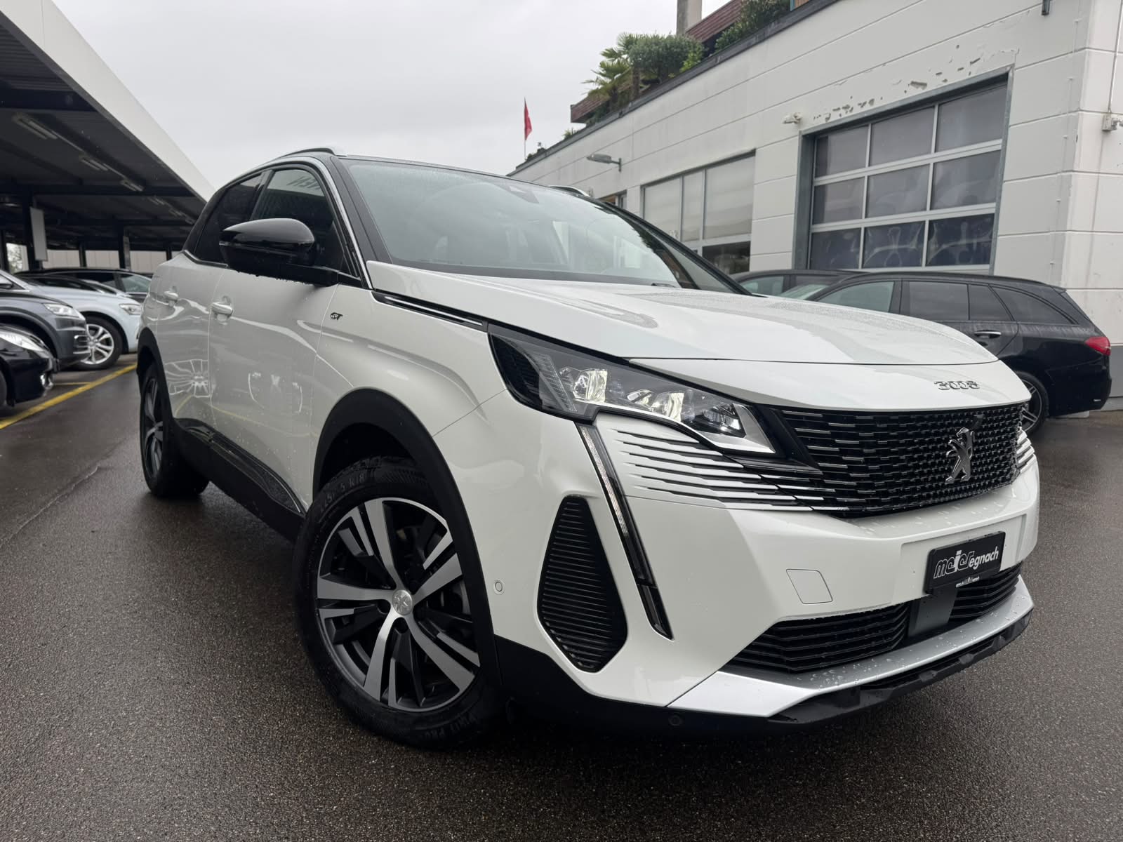 PEUGEOT 3008 300e Hybrid4 GT EAT8-image-2