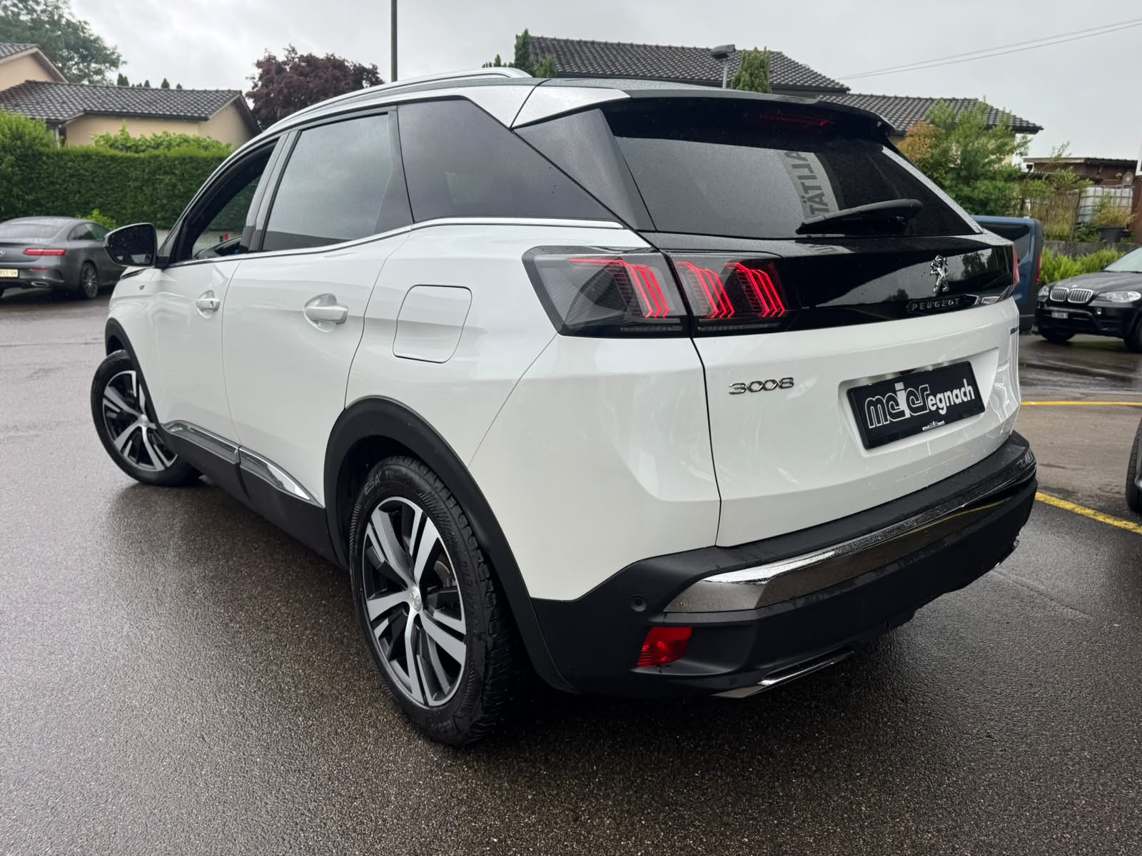 PEUGEOT 3008 300e Hybrid4 GT EAT8-image-5