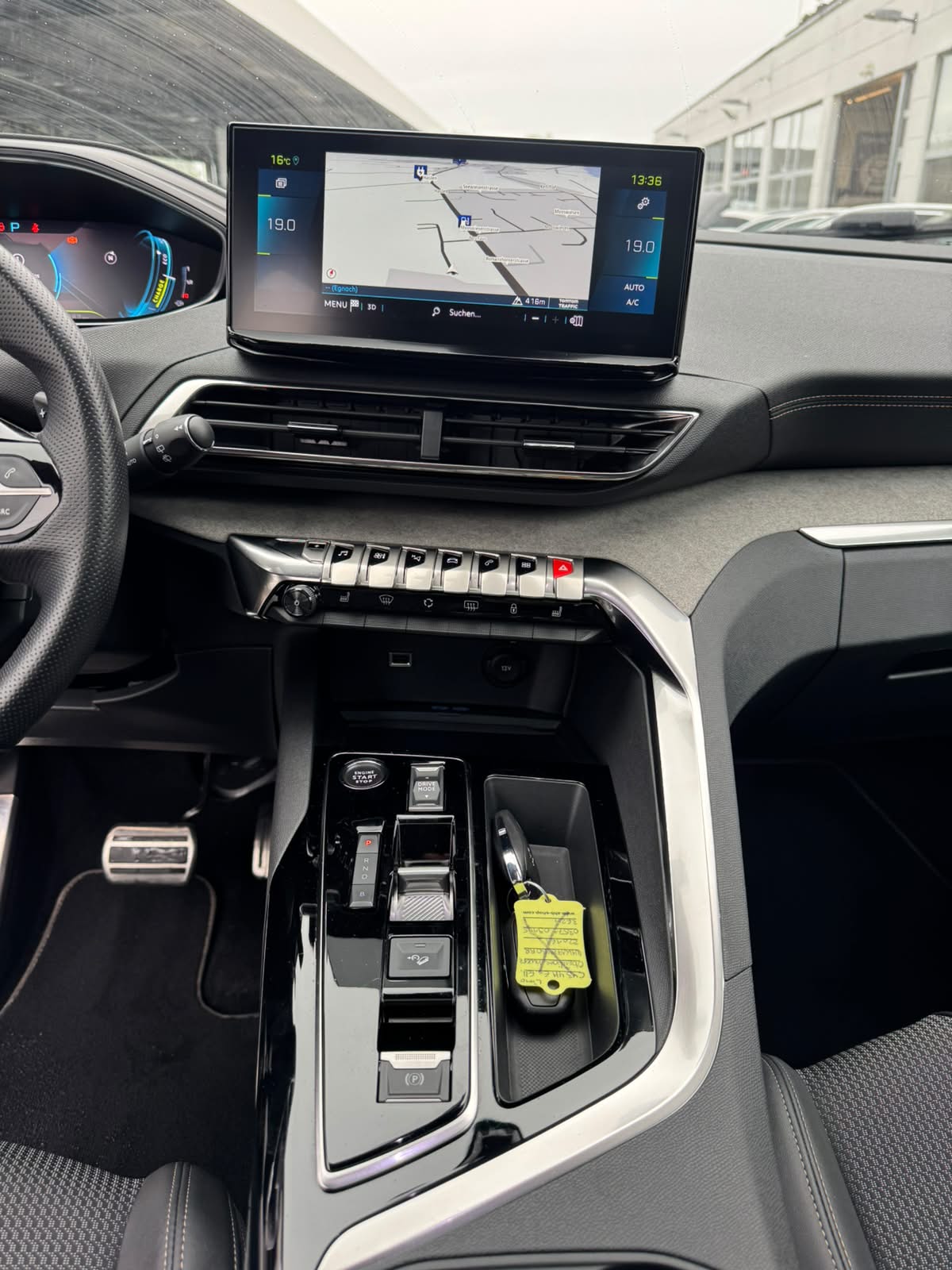 PEUGEOT 3008 300e Hybrid4 GT EAT8-image-12